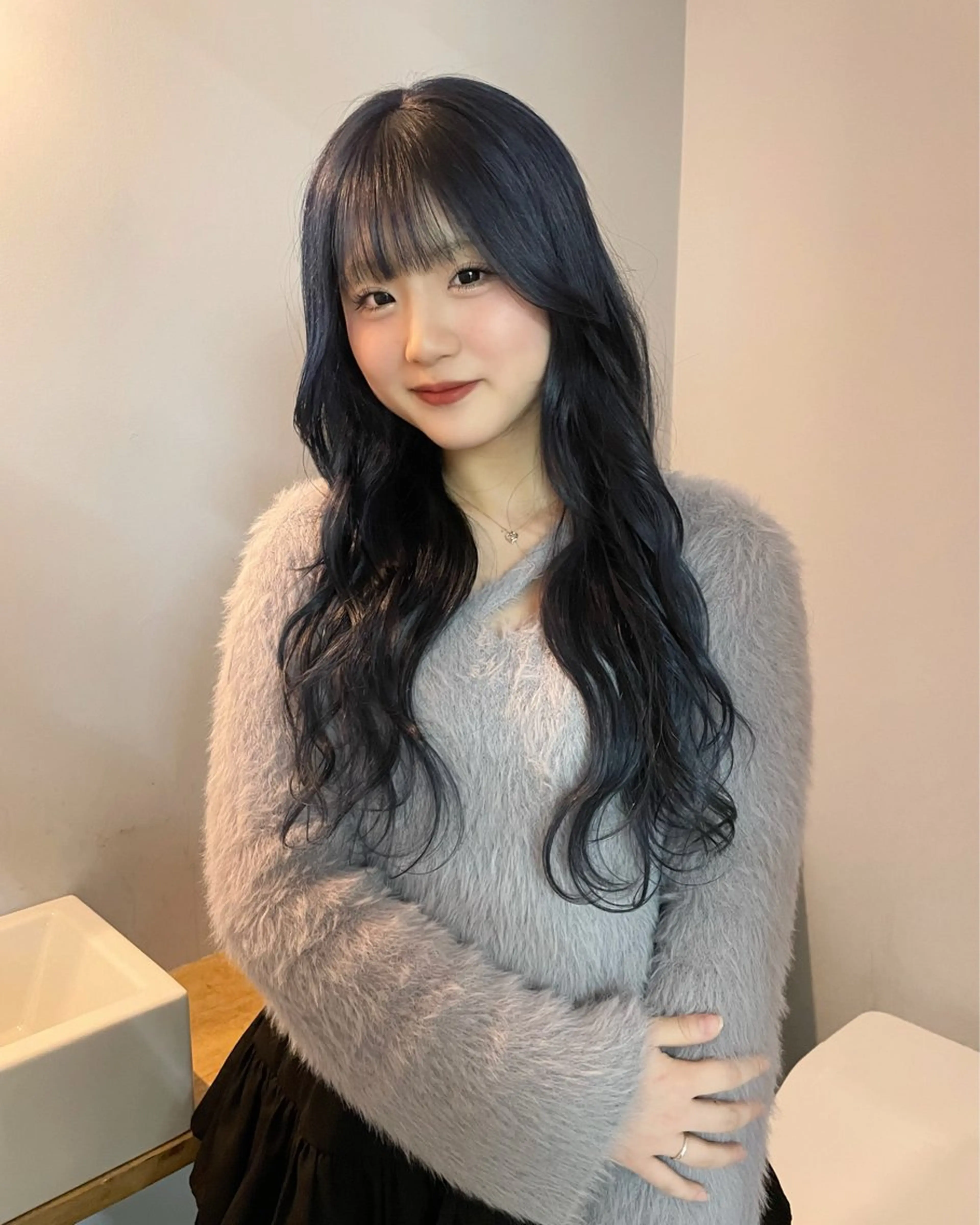 ロング カラー ブルーカラー ネイビーカラー ヘアカラー カットモデル/ ハイトーン/ゆうあのヘアスタイル