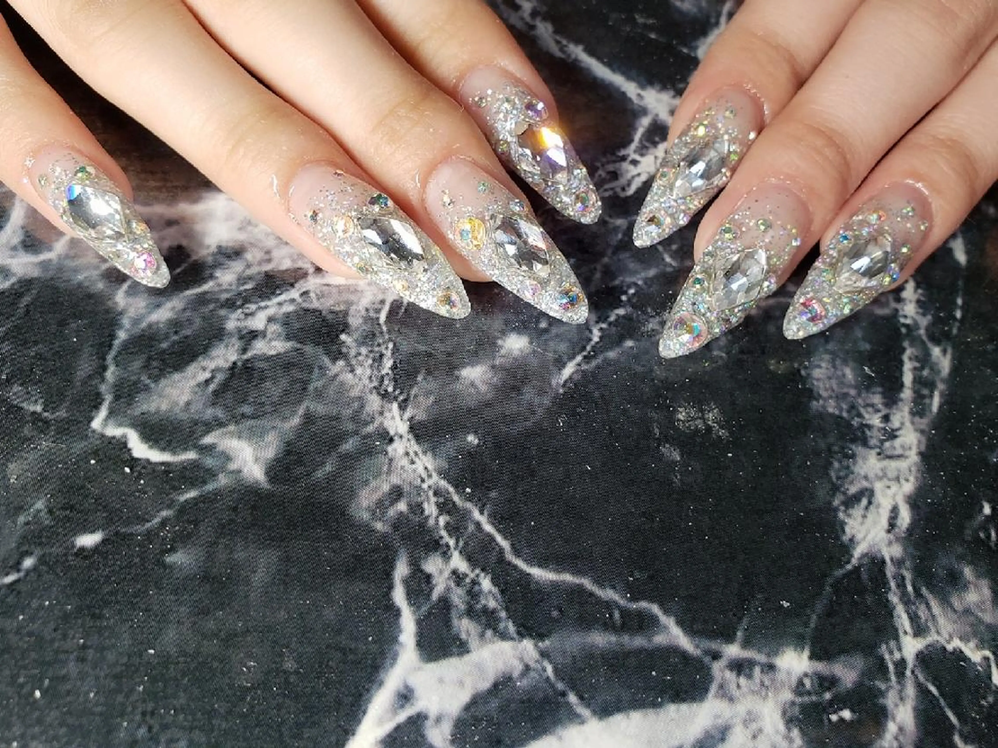 ミディアム ネイル ハンドネイル クロキ 。のネイルデザイン