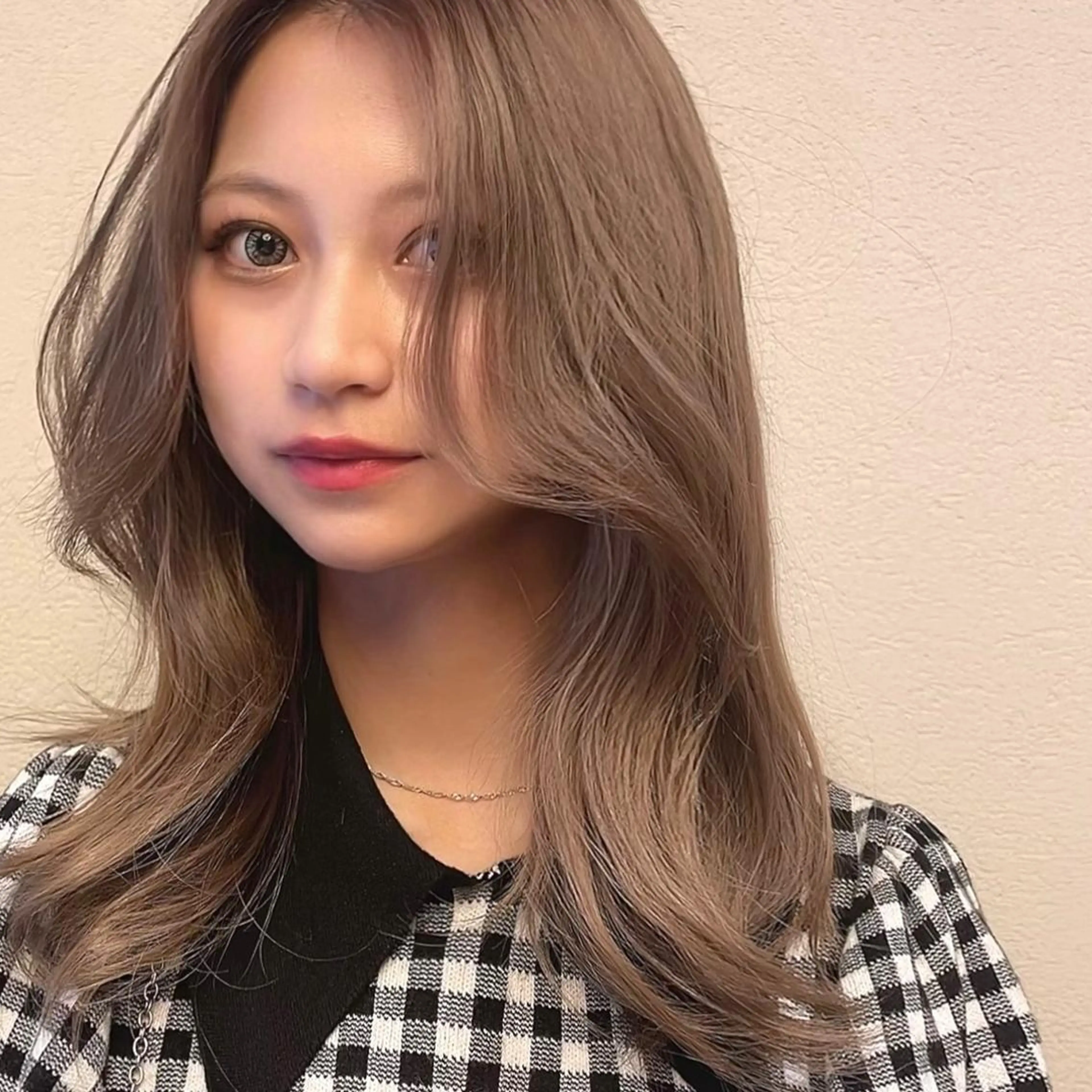 カラー グレージュ ミルクティーグレージュ INCE HAIR ひらい なつきのヘアスタイル