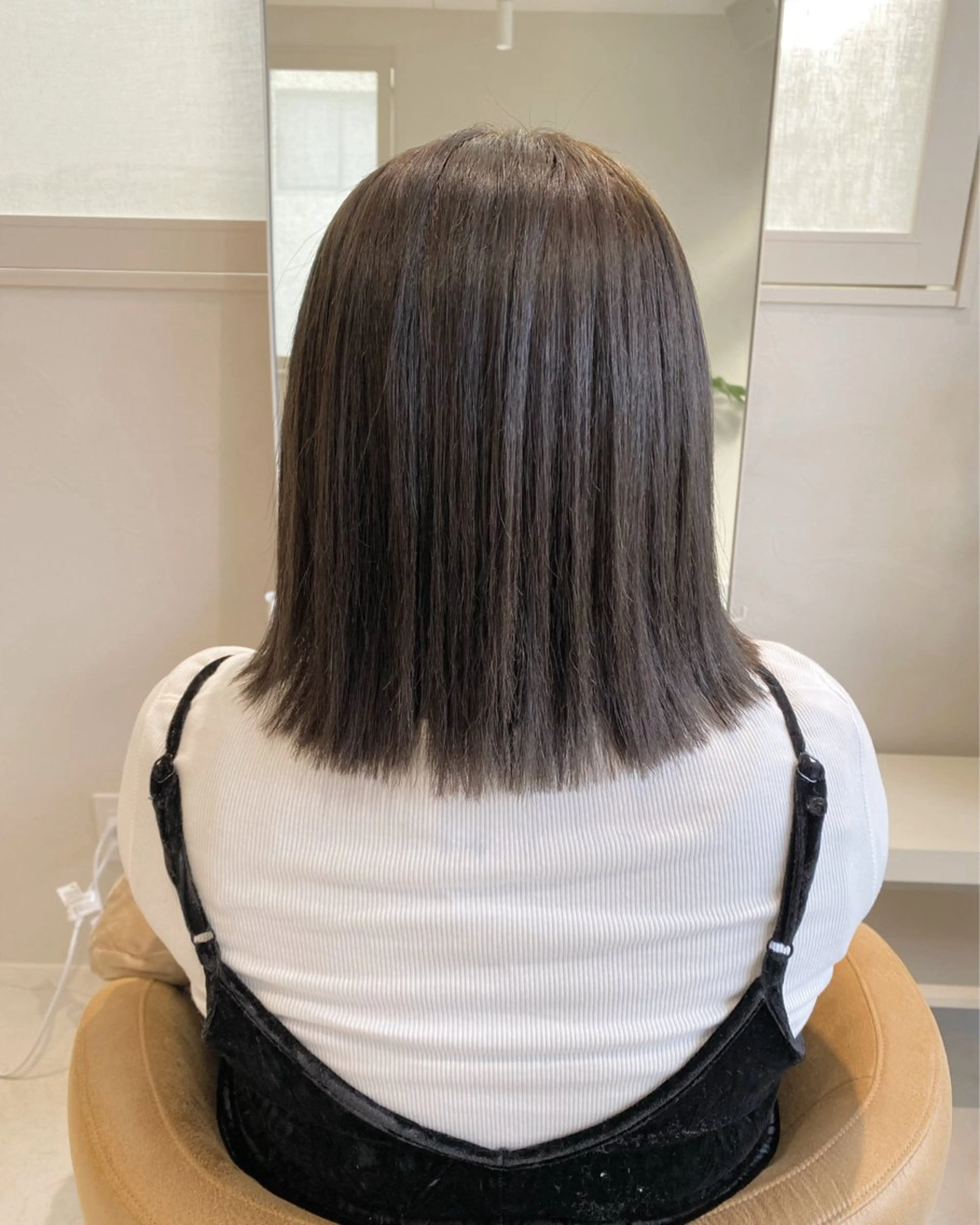 ミディアム ボブ トリートメント カット ヘアカラー 縮毛矯正 🪻花屋併設🪻秀島 有紀のヘアスタイル