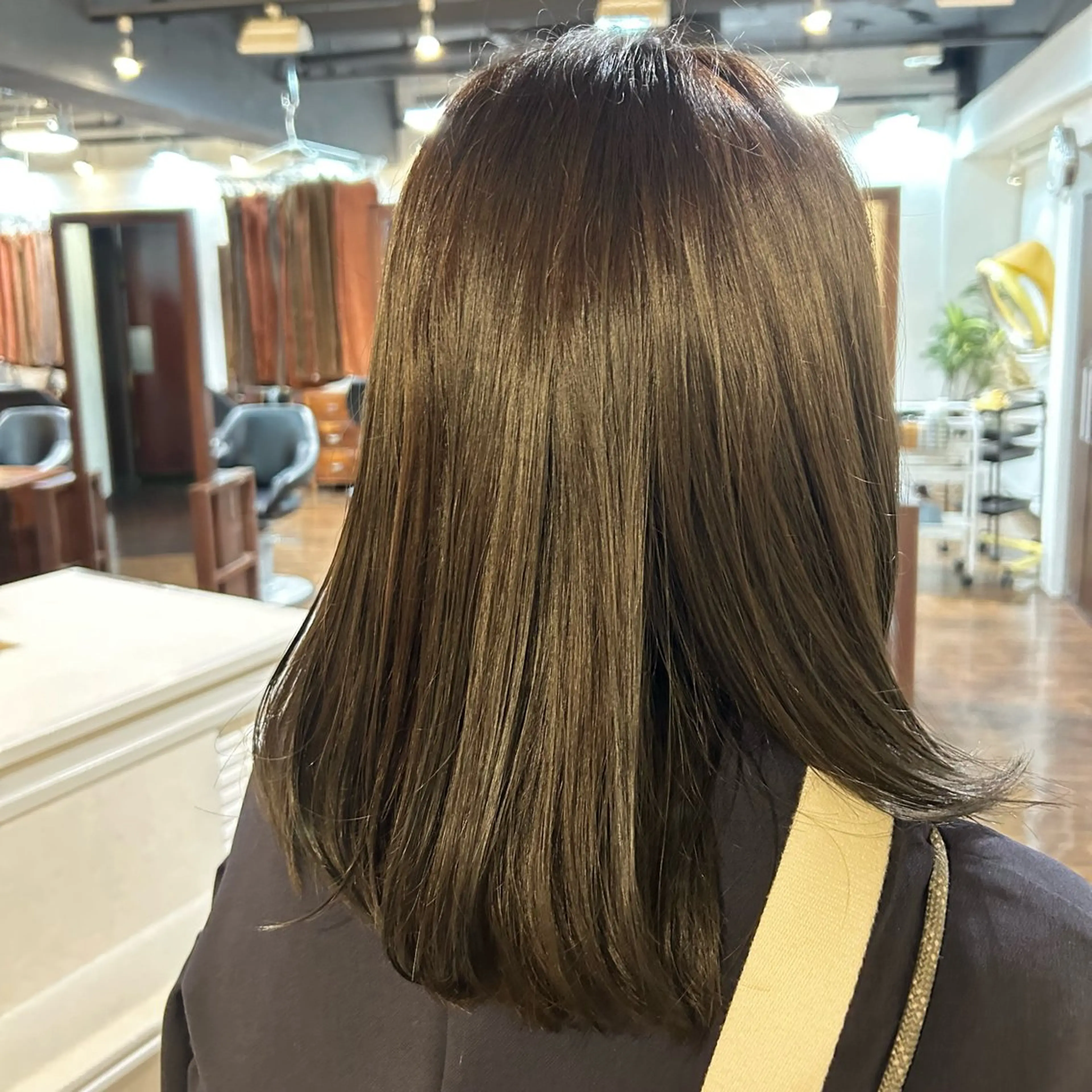 ミディアム カラー グレージュ アカマ レナのマツエク・マツパデザイン