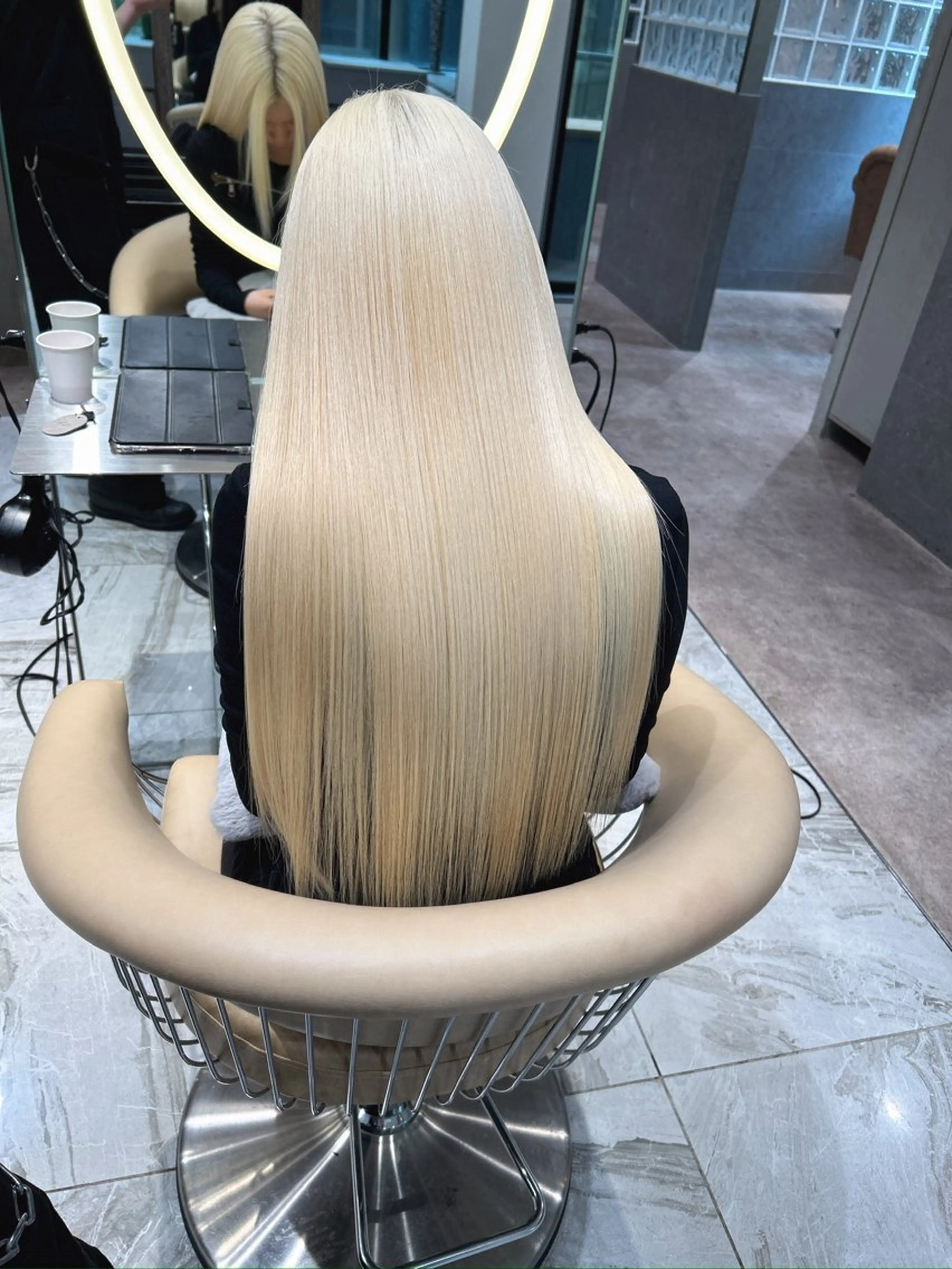 ロング カラー ブロンド ホワイトブロンド カット ヘアカラー トリートメント 🥇KEN /レイヤー/艶カラーのヘアスタイル