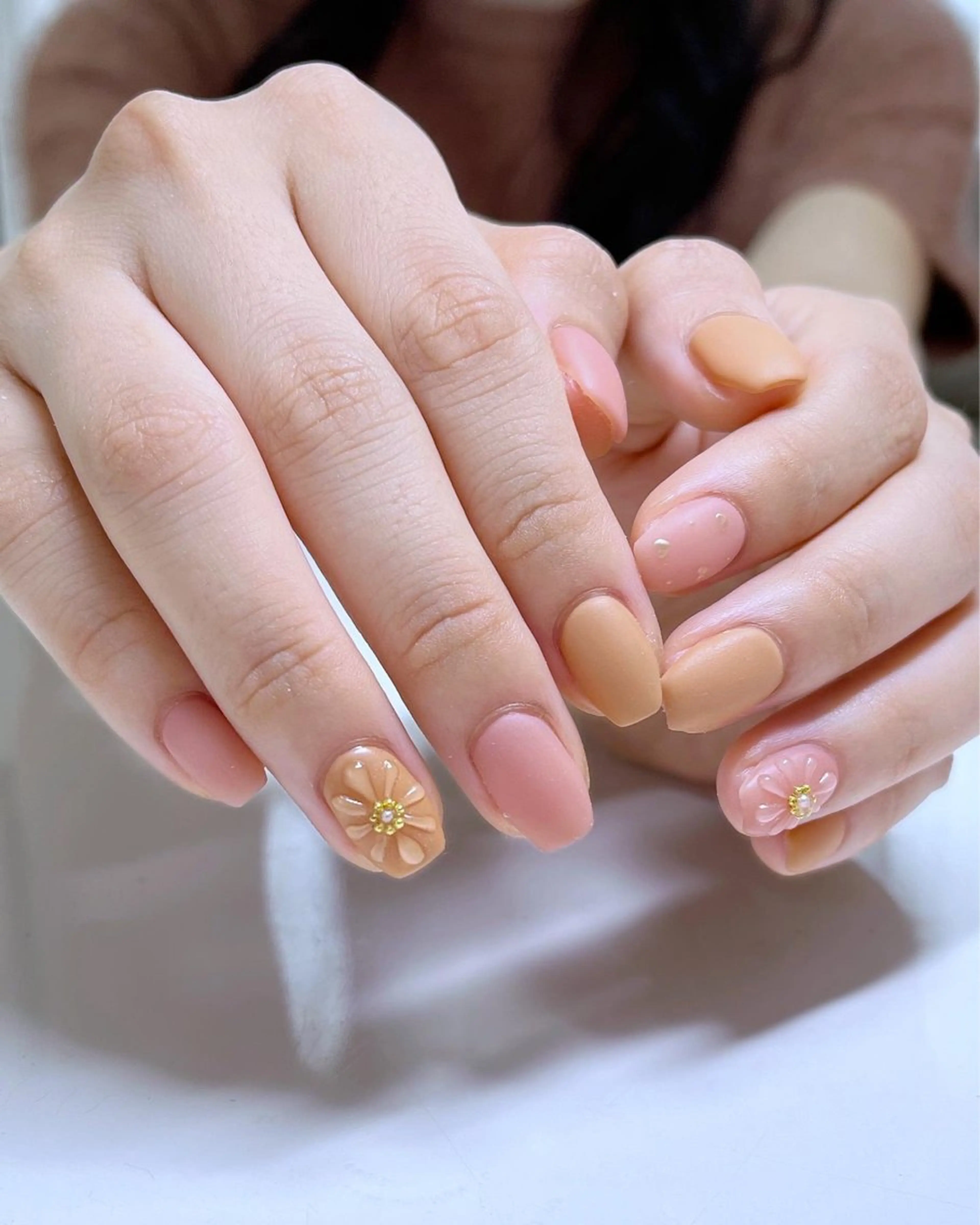 ネイル フラワーネイル マットネイル オフィスネイル オレンジ ピンク ハンドネイル Baku Nailsのネイルデザイン