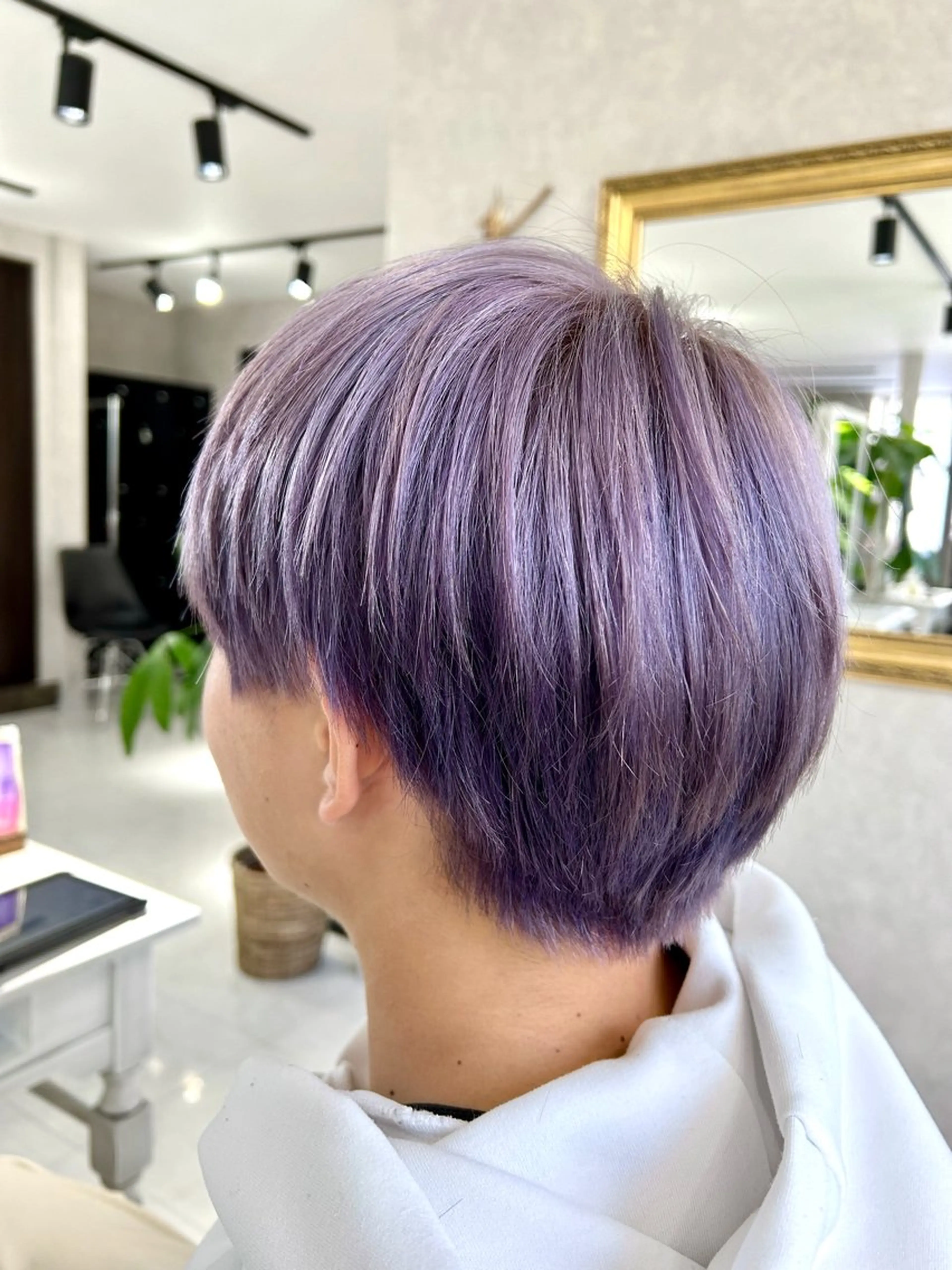 カラー ブリーチ ケアブリーチ ラベンダーカラー シルバー カット ヘアカラー 🫧高鹿汰一髪質改善 /白髪ぼかし🫧のヘアスタイル