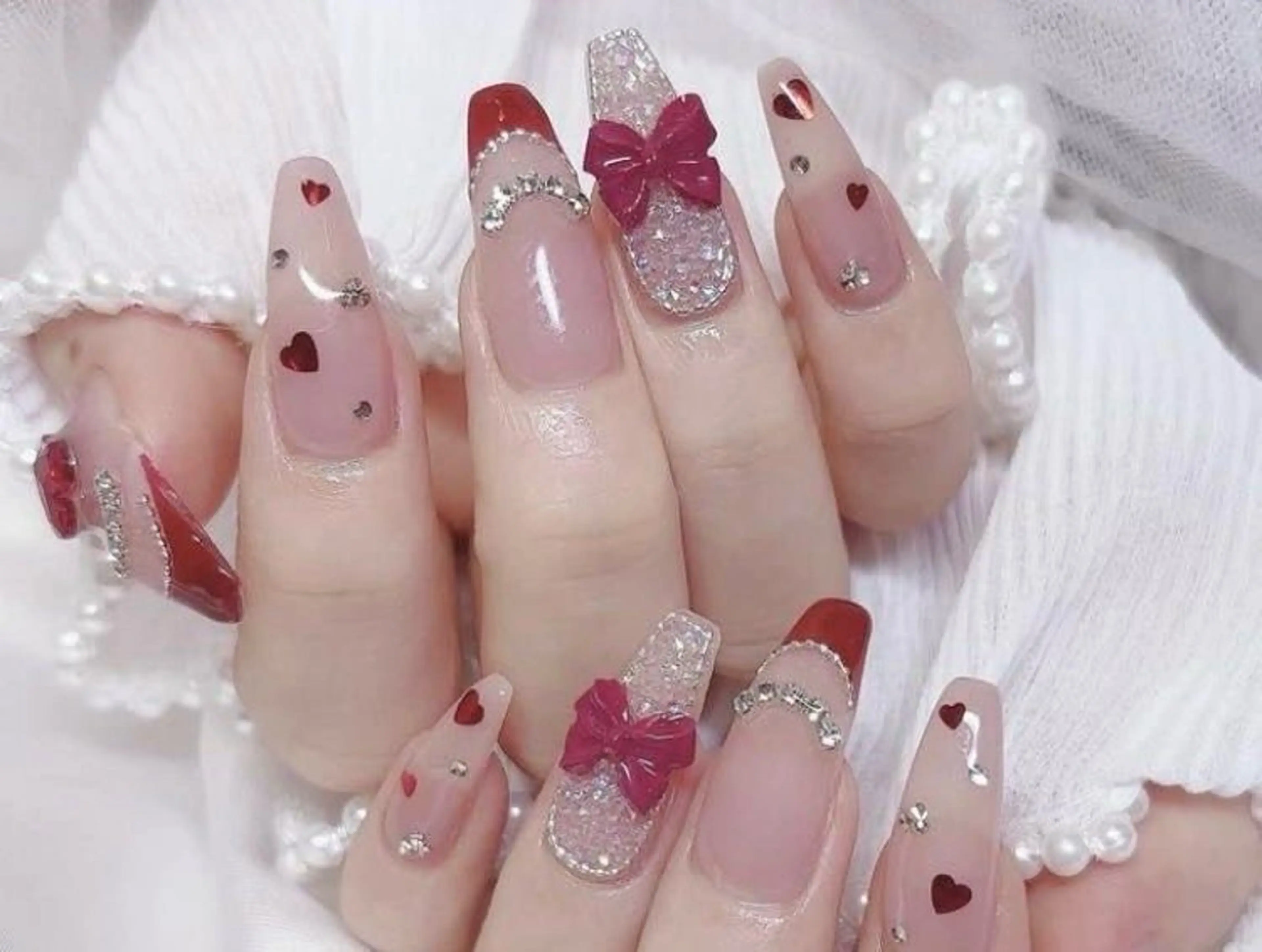 ネイル マグネットネイル ピンク ネイルチップ 冬ネイル クリスマス ハンドネイル Lee Nailsのネイルデザイン