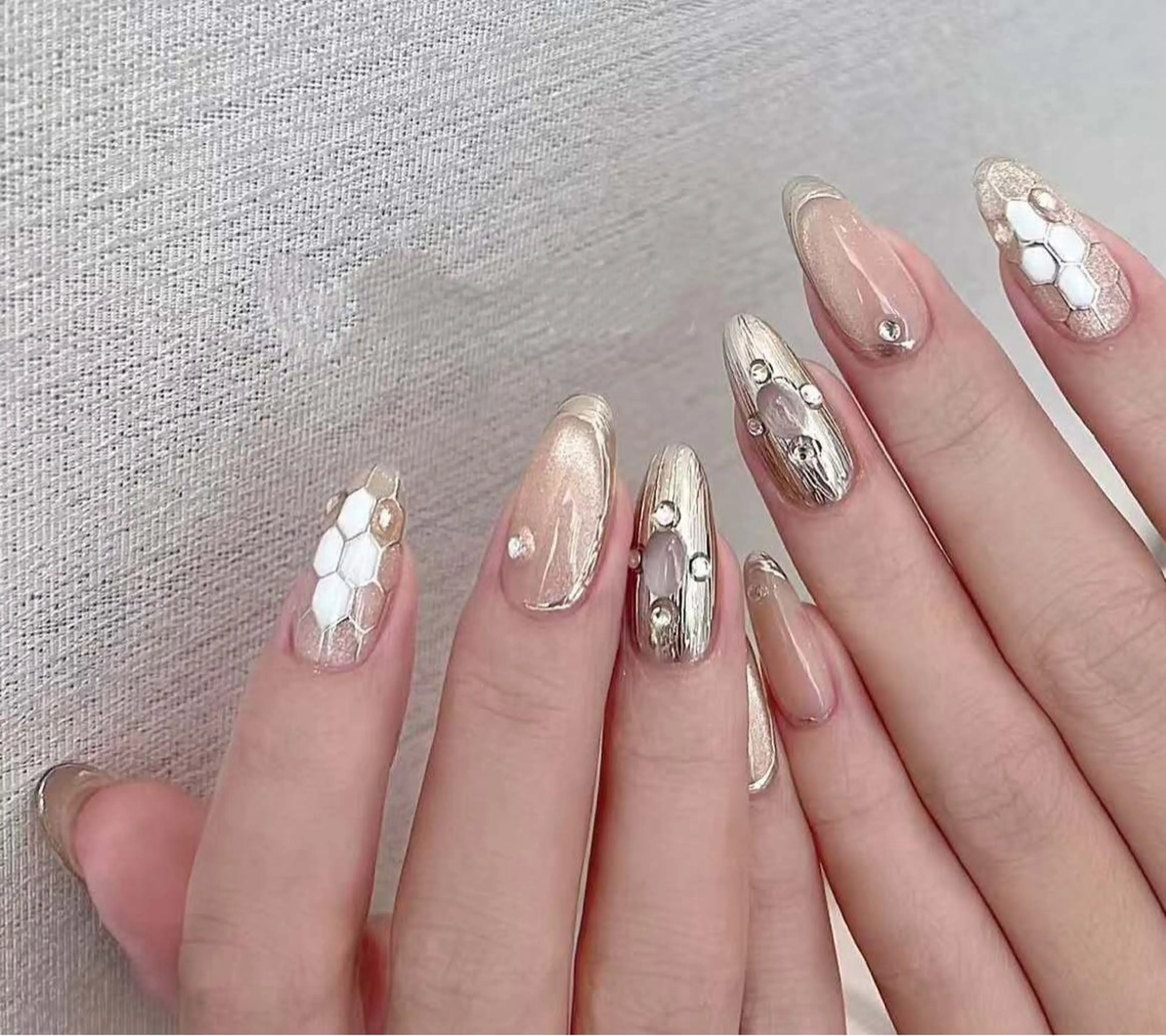 ネイル オーロラネイル フラワーネイル フットネイル フレンチネイル ジェルネイル ハンドネイル BabyYouMi nailのネイルデザイン