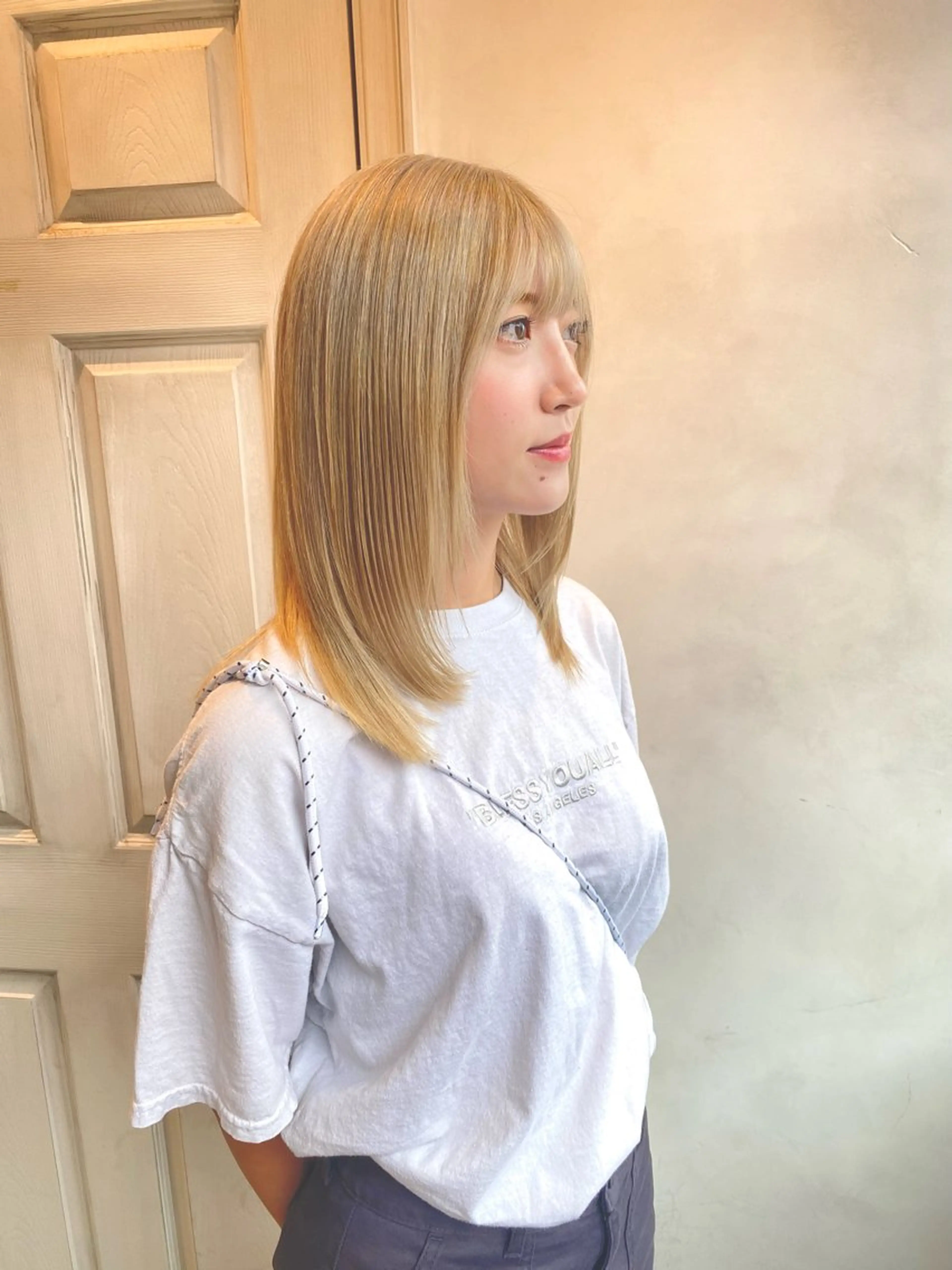 セミロング カラー ベージュカラー ブリーチ 抜きっぱなしブロンド ケアブリーチ ダブルカラー ヘアカラー トリートメント 千 田のヘアスタイル