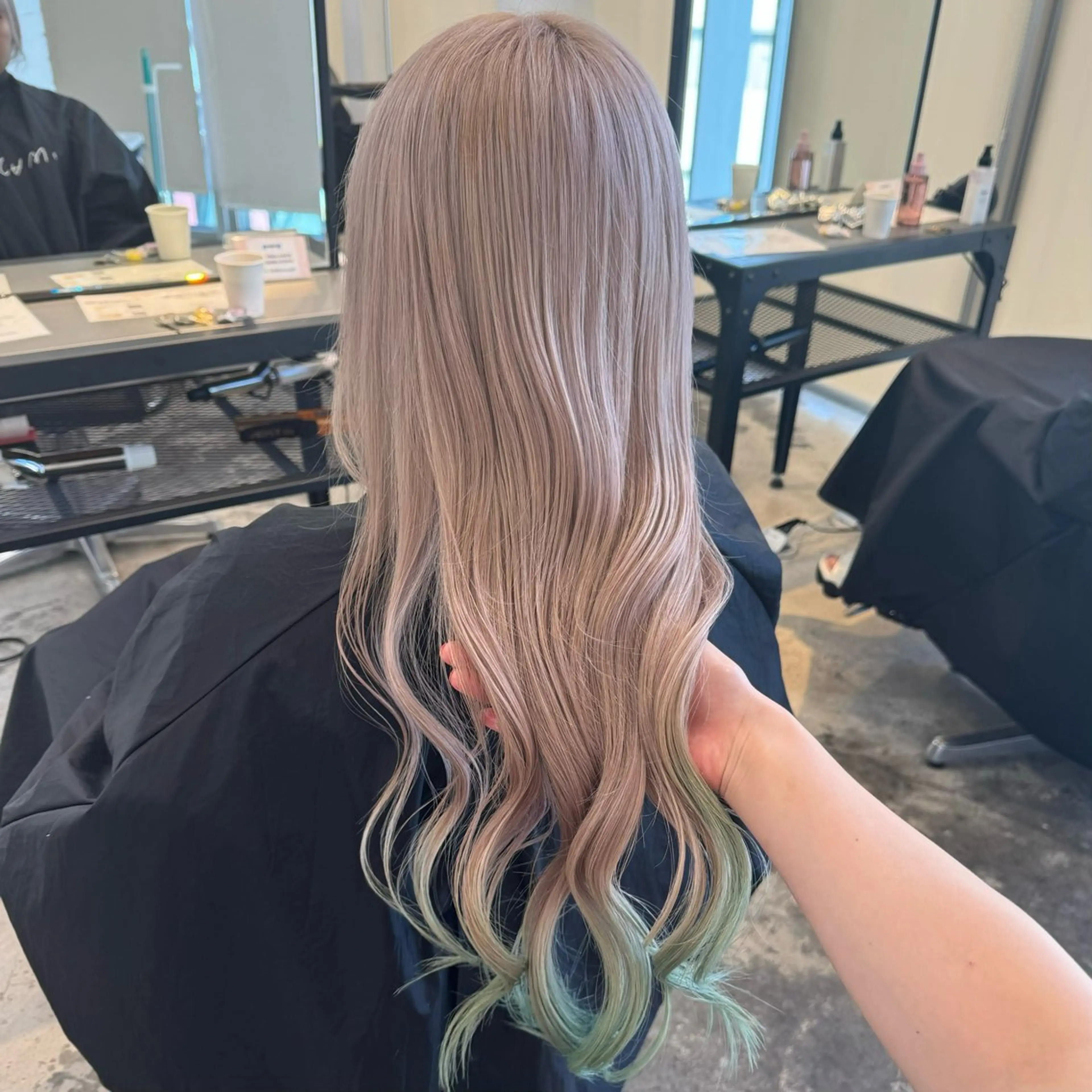 ロング カラー デザインカラー グラデーションカラー ハイトーン×デザイン 🪽🫧HIKARIのヘアスタイル