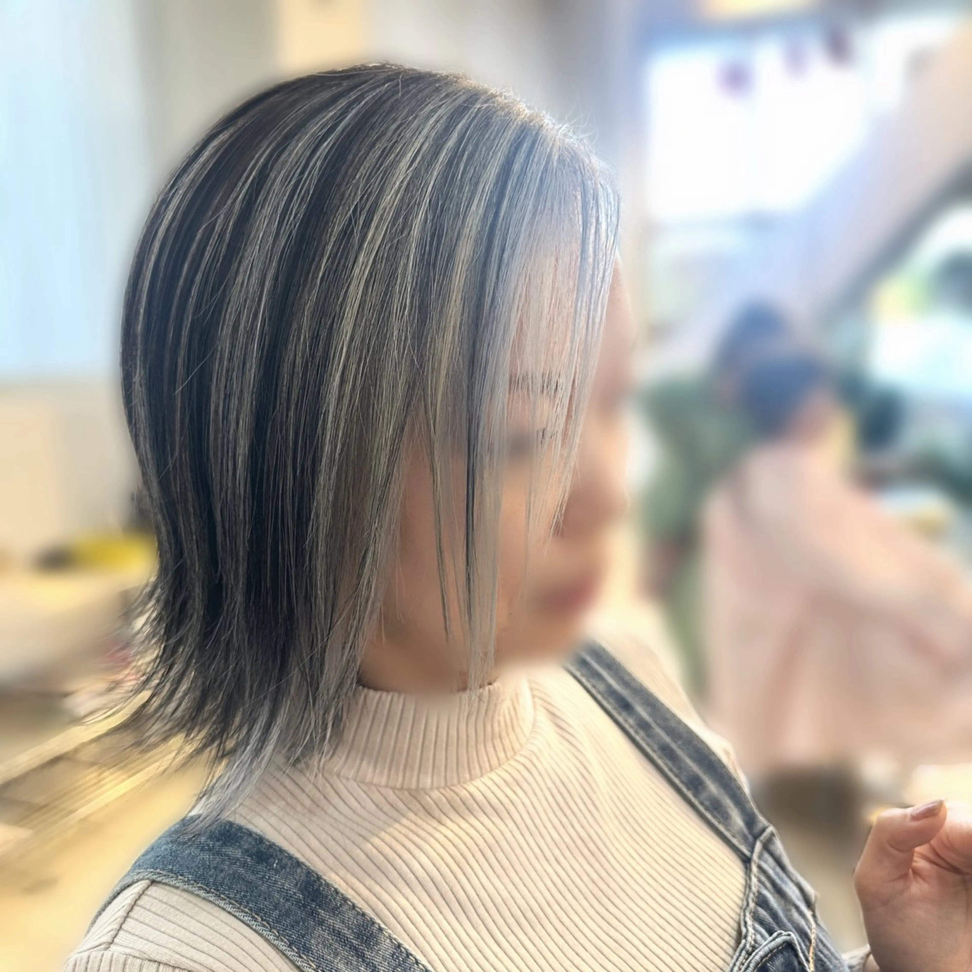 ミディアム カラー 友田 まりあのヘアスタイル