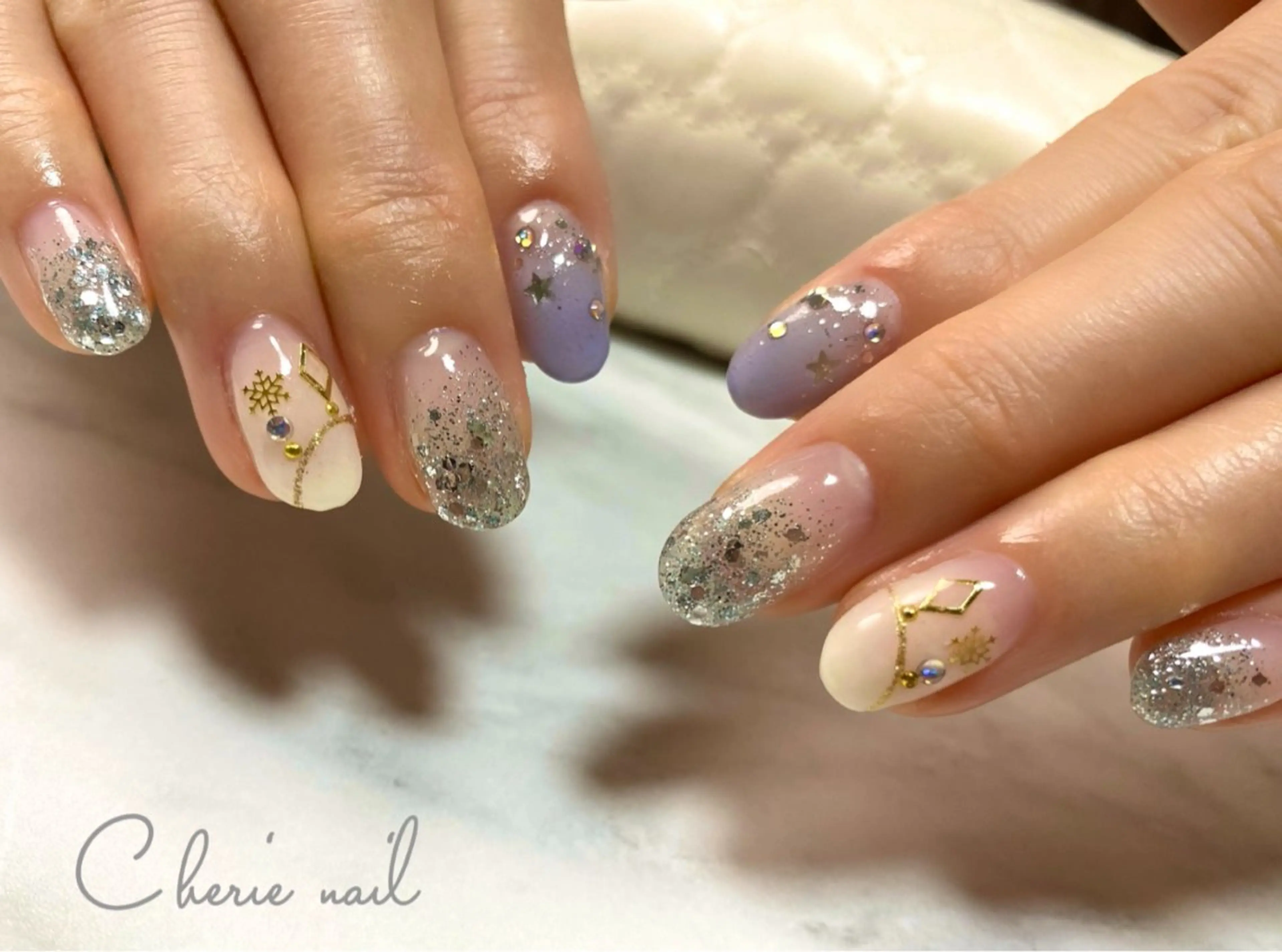 ネイル ジェルネイル グラデーション キラキラネイル 冬ネイル ハンドネイル Cherienail yunaのネイルデザイン