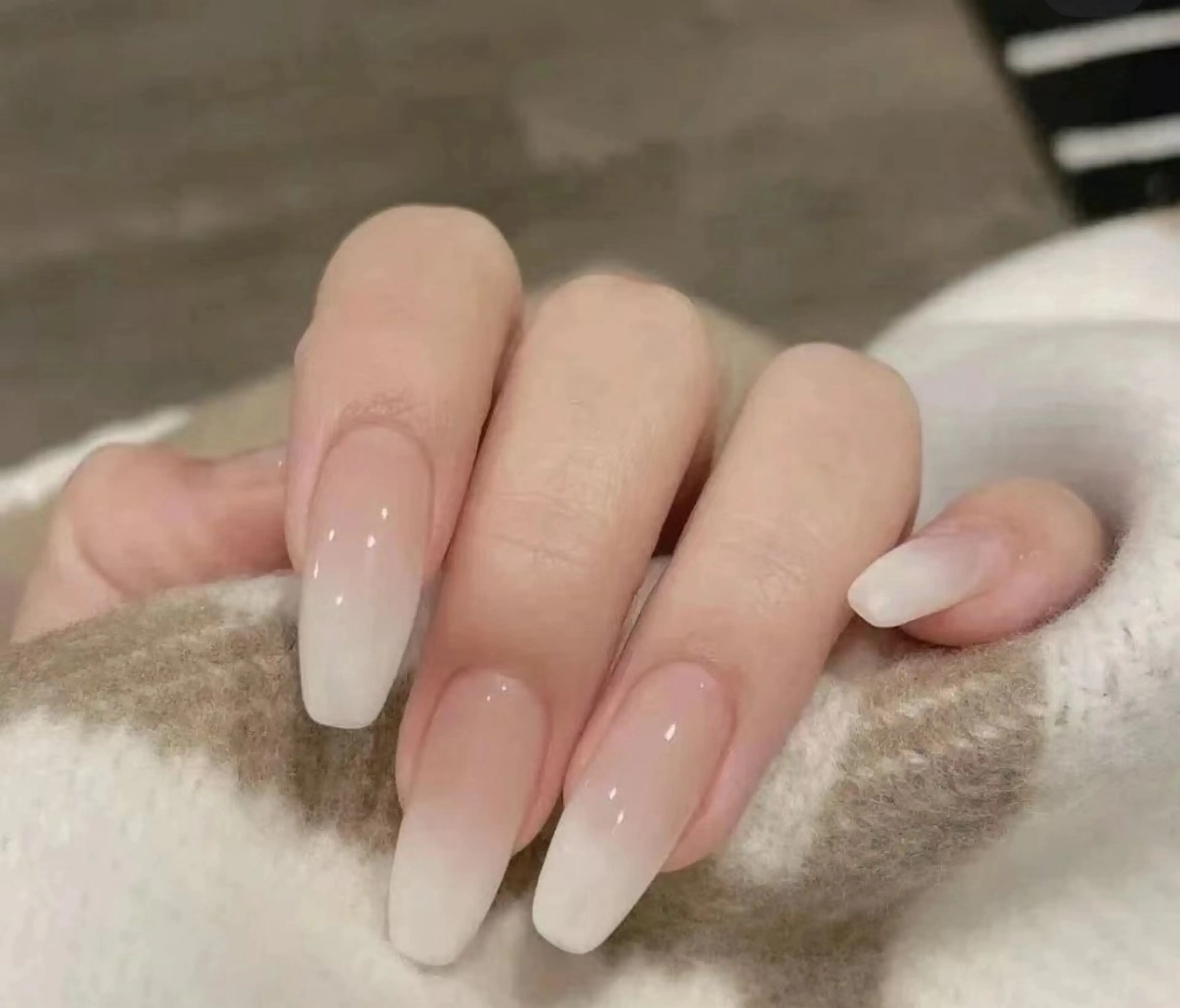 ネイル 長さ出し フットネイル フレンチネイル ジェルネイル ガラスフレンチ シン アモンのネイルデザイン