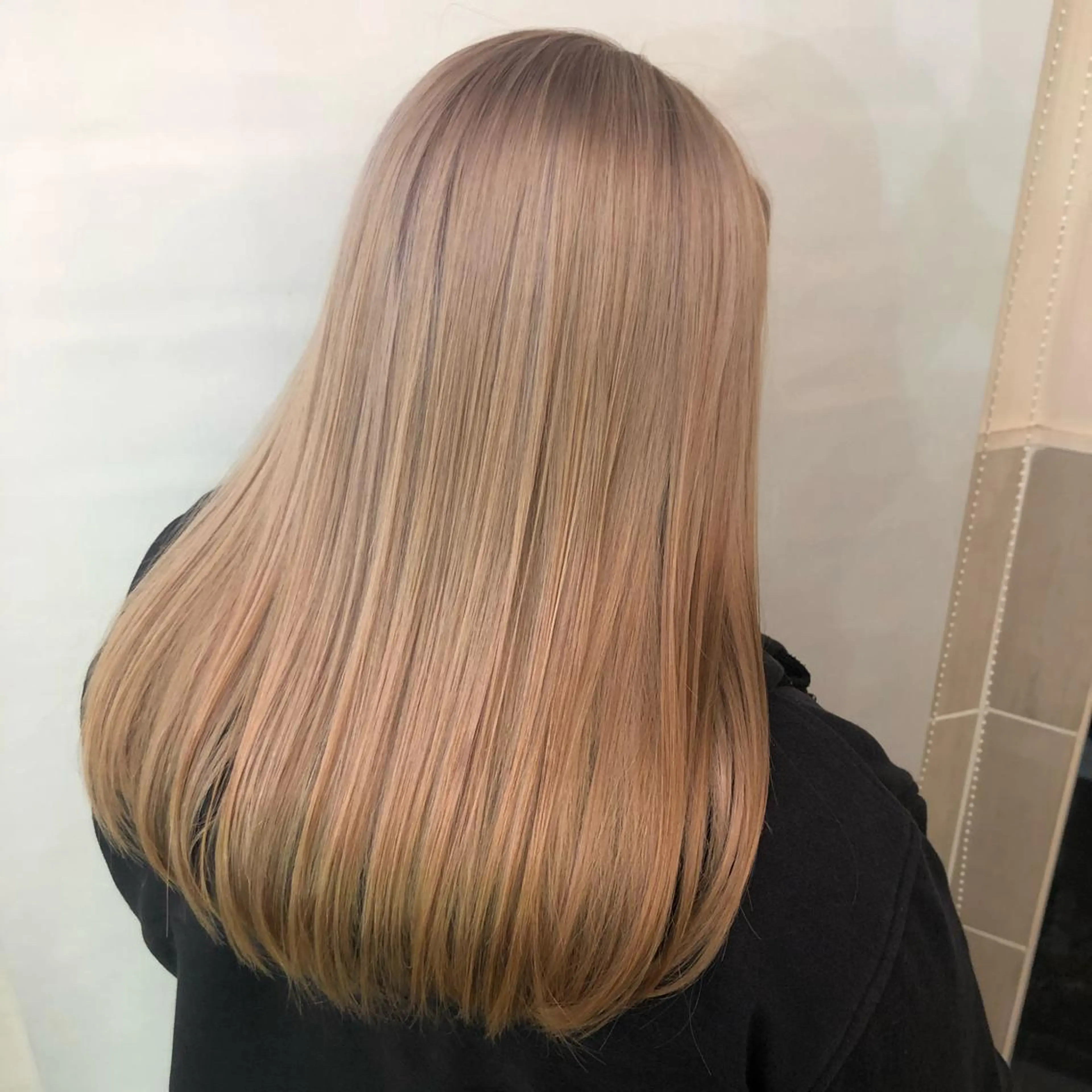 ロング カラー ブリーチ ハイトーンカラー SNSで大バズり‼️ 欧米風ヘア大ヒット中のヘアスタイル