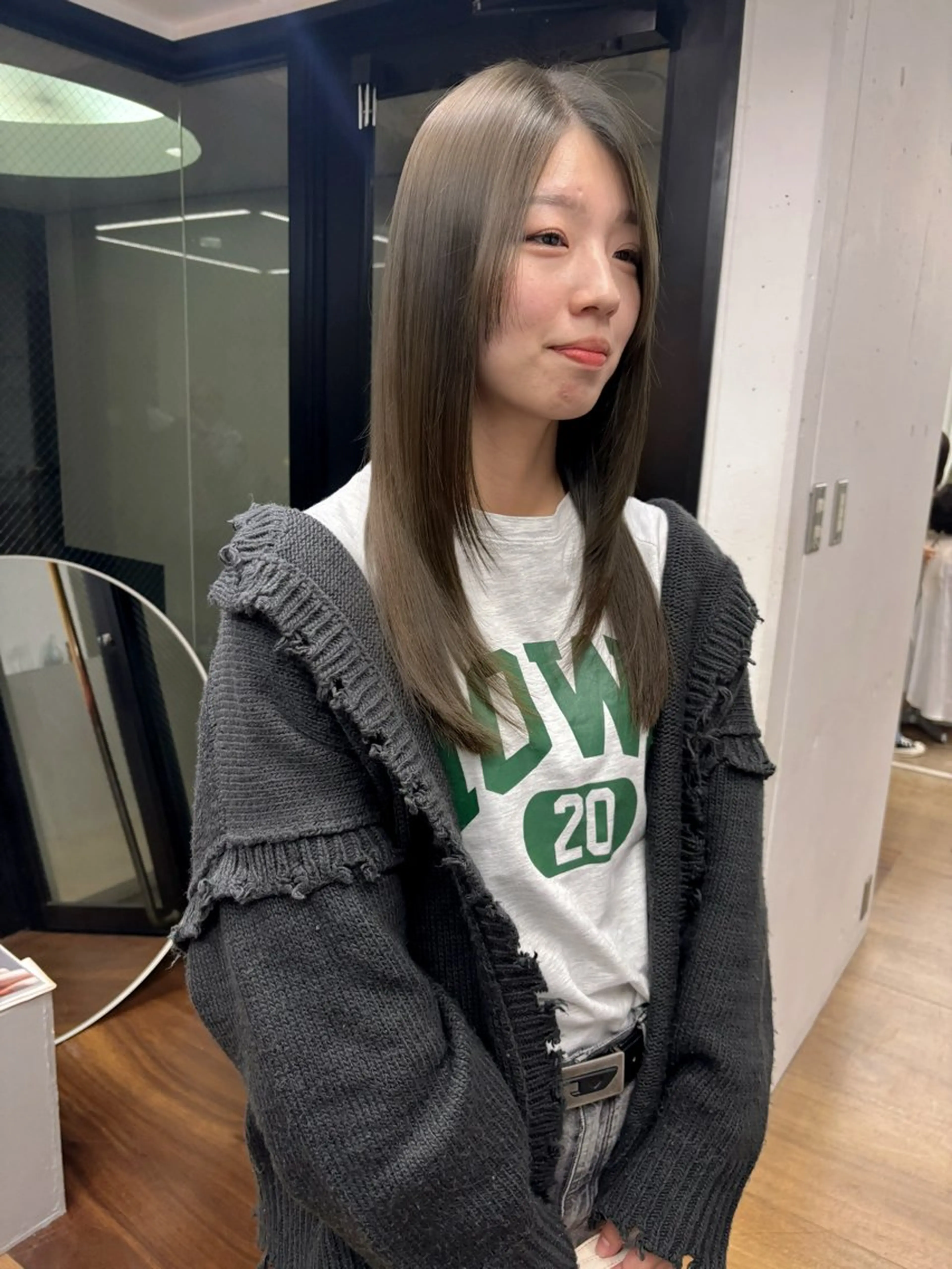 ロング カラー 透明感カラー カット ヘアカラー トリートメント 柔らかストレートと ツヤカラー/和田陽向のヘアスタイル