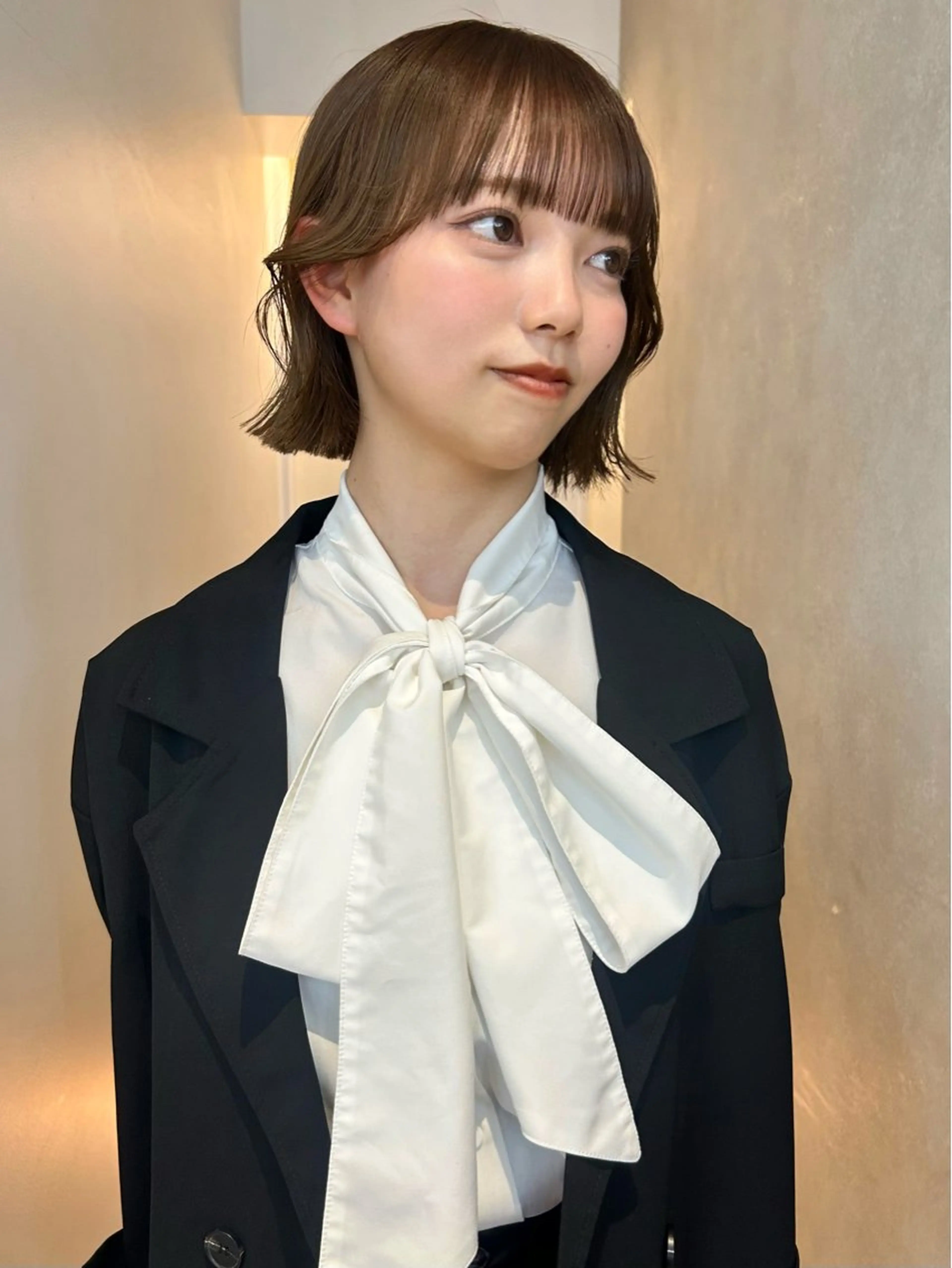 ミディアム カラー カット ヘアカラー 🌟暖色系ハイトーン 🌟AIのヘアスタイル