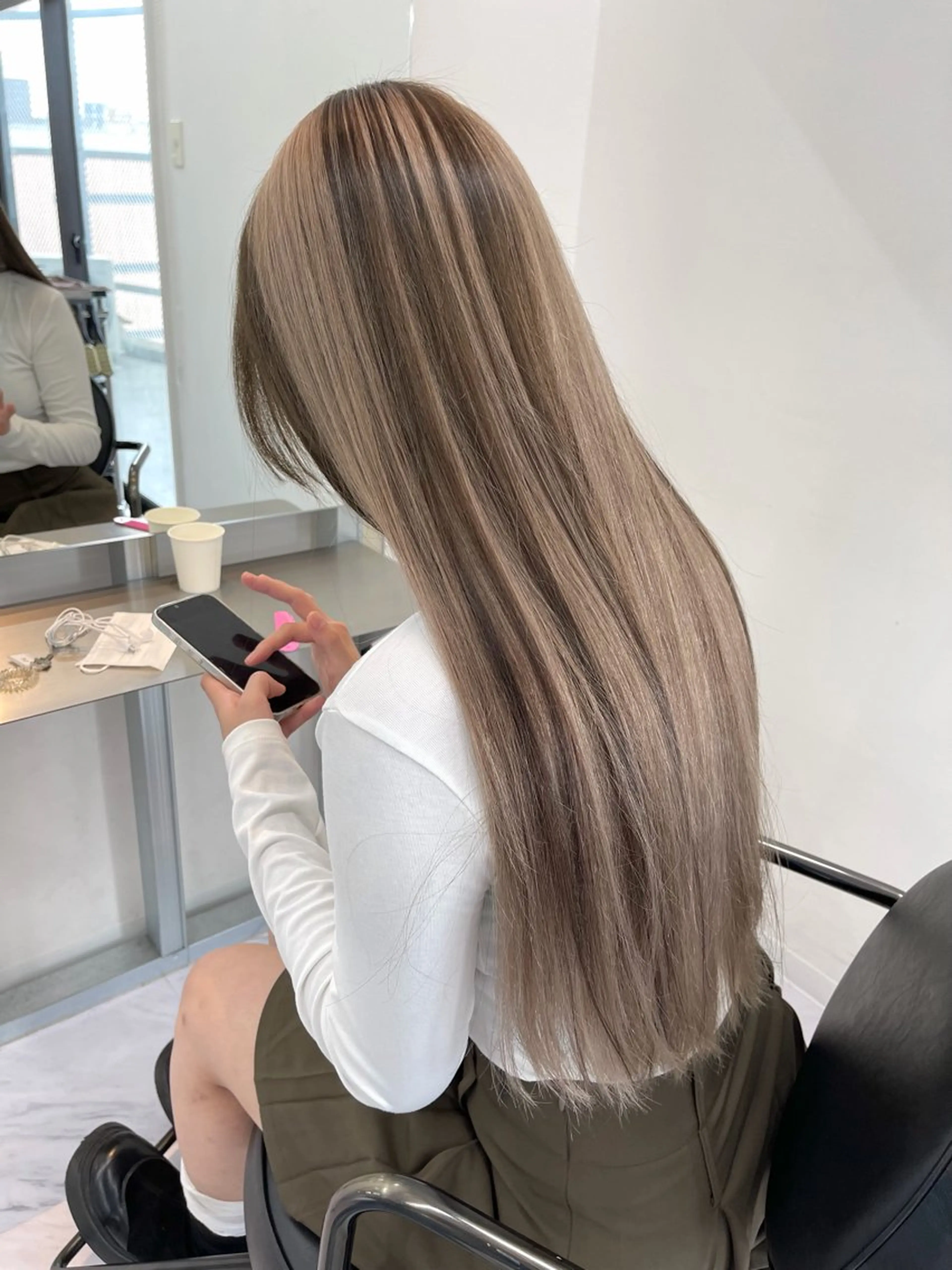 ロング カラー ベージュカラー ブリーチ ケアブリーチ デザインカラー ダブルカラー ヘアカラー トリートメント TATSUブリーチ/ ミルクティーベージュのヘアスタイル