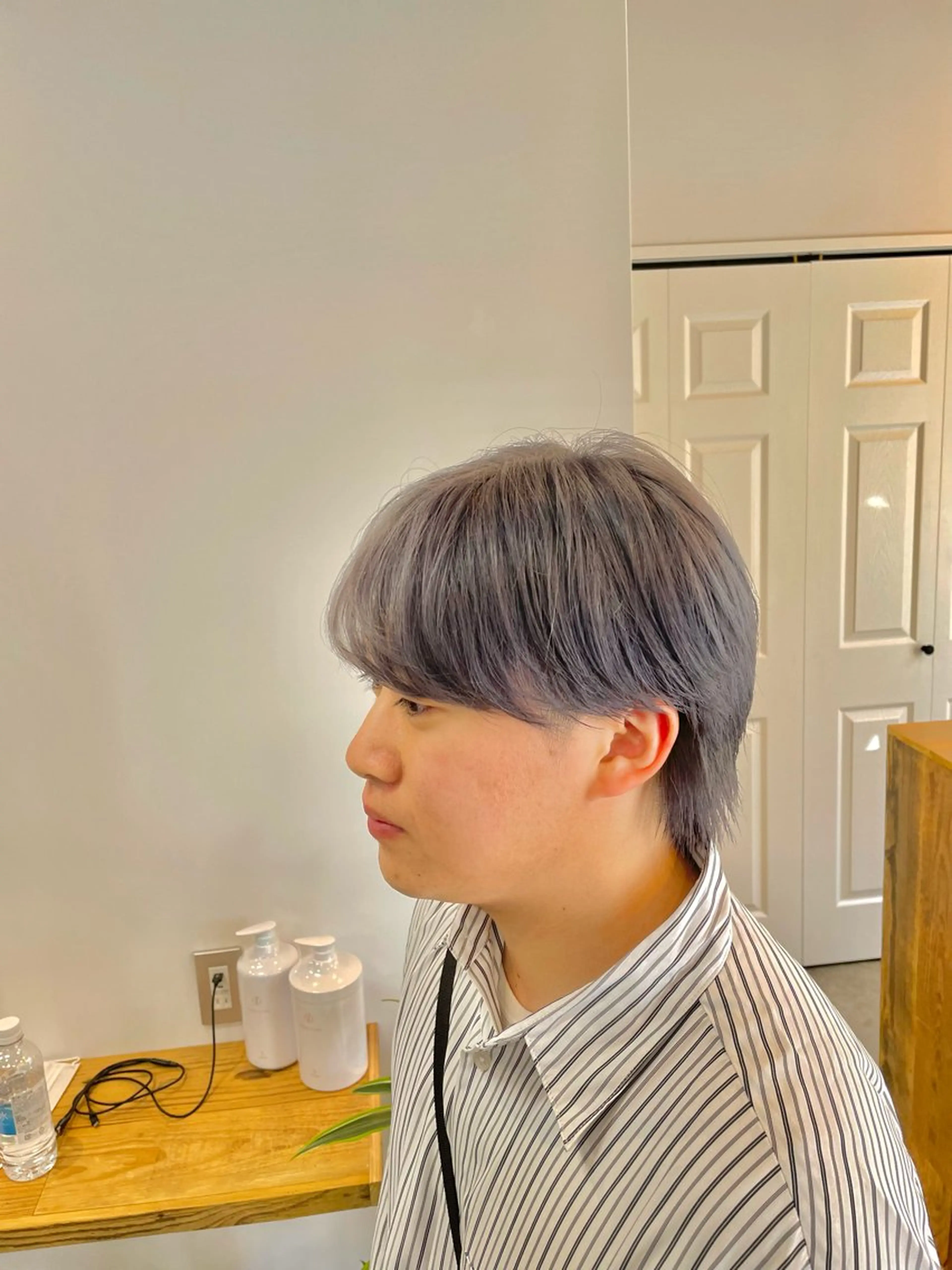 ショート カラー メンズ アッシュ 小林 崇雅　ダウンパーマのヘアスタイル