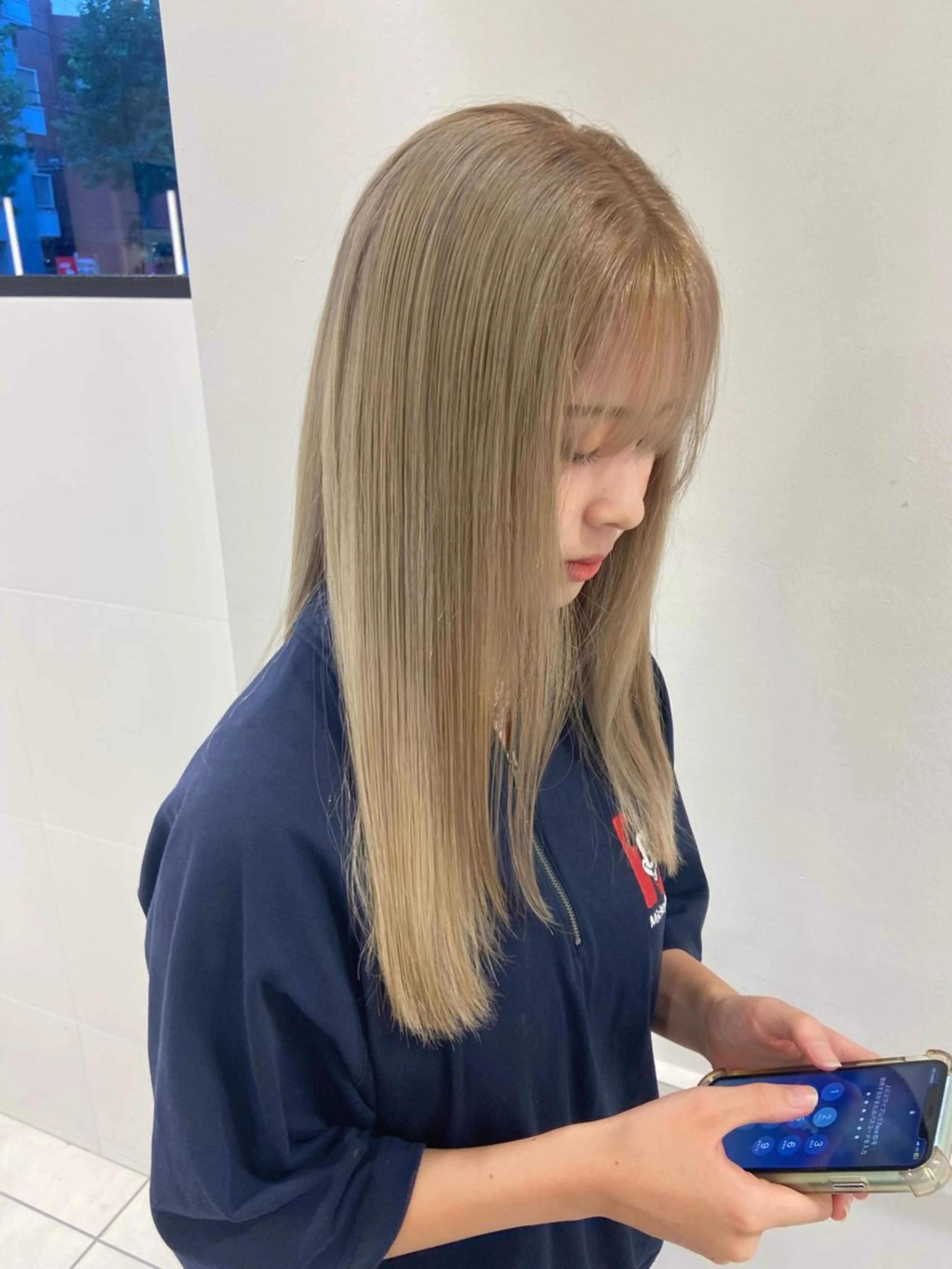 ロング カラー ヘアアレンジ ベージュカラー ミルクティーベージュ カット ヘアカラー トリートメント ブリーチ/ツヤカラー /SARA 金山のヘアスタイル