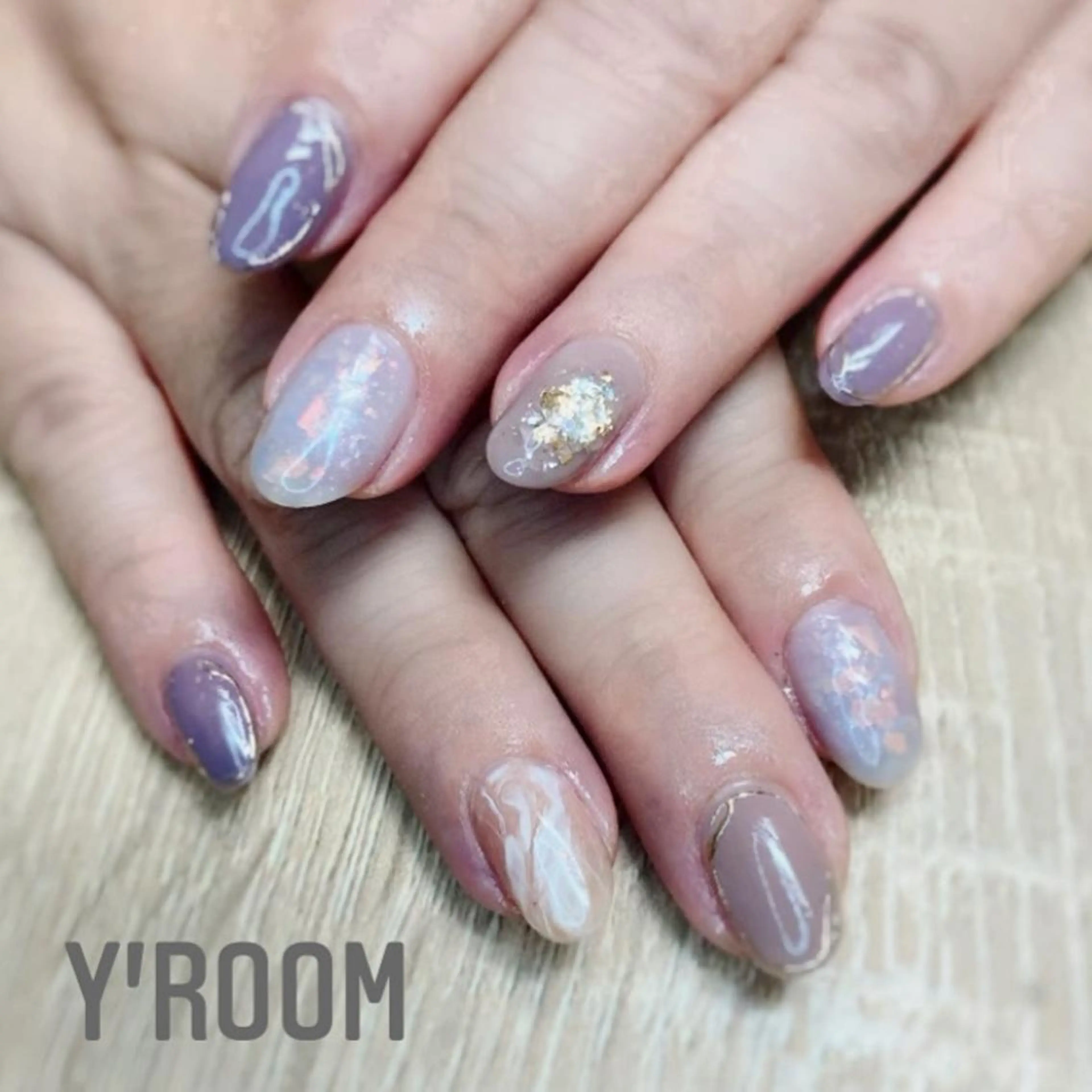 ネイル オーロラネイル フラッシュネイル フットネイル ジェルネイル 氷ネイル・うるうるネイル YUKA （ネイリスト）のネイルデザイン