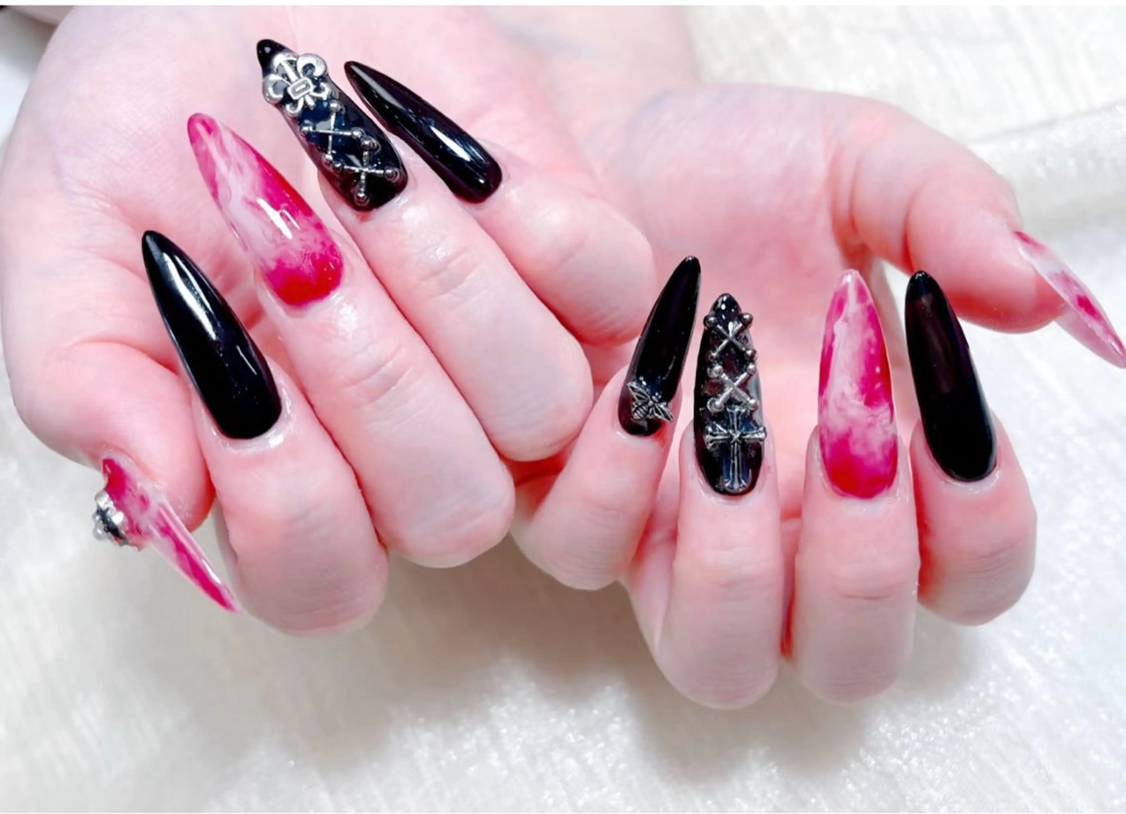 ネイル フレンチネイル ジェルネイル ハート 氷ネイル・うるうるネイル ラメ(グリッター) ハンドネイル ╹◡╹Mimoミモ ネイルサロンのネイルデザイン