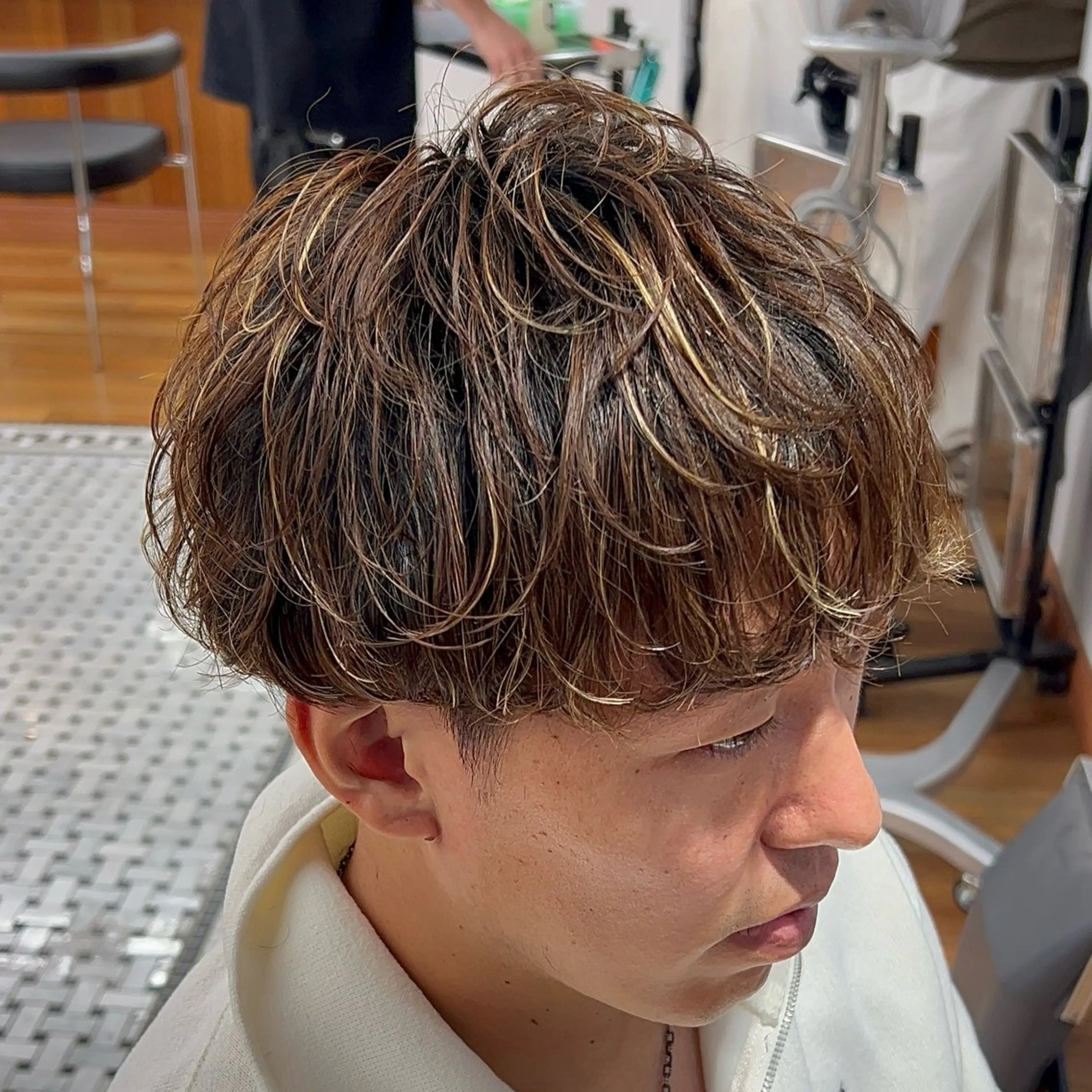 ショート カラー パーマ メンズ メンズメッシュ メンズパーマ メッシュ カット パーマ メンズカット✂️ スキンフェード伊藤陸のヘアスタイル