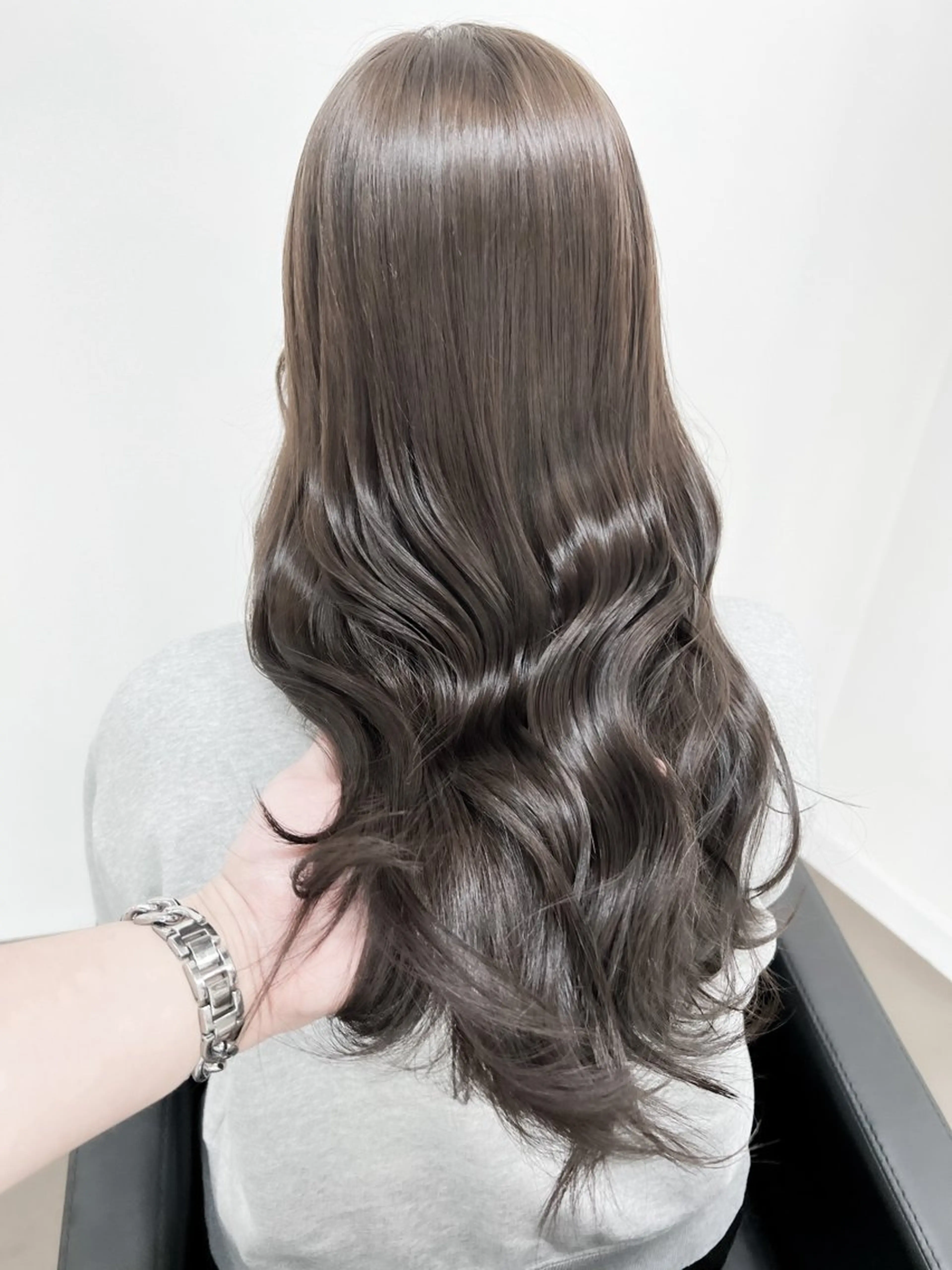 ロング カラー グレージュ イルミナカラー 神戸ボブ✂️ ioe三宮/田 伸佳のヘアスタイル