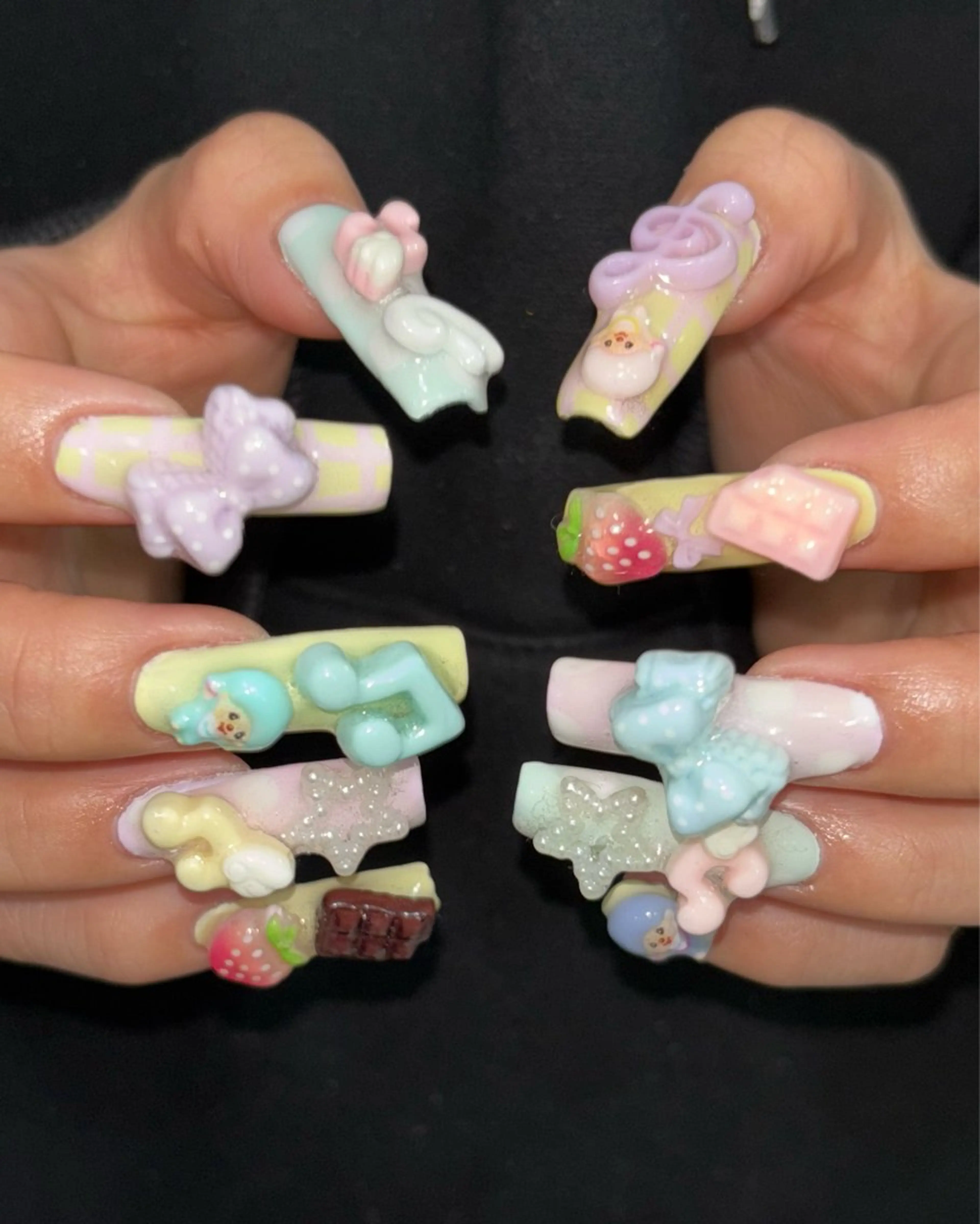 ネイル ハンドネイル 🪐富島彩夏 /海外nail🪐のネイルデザイン