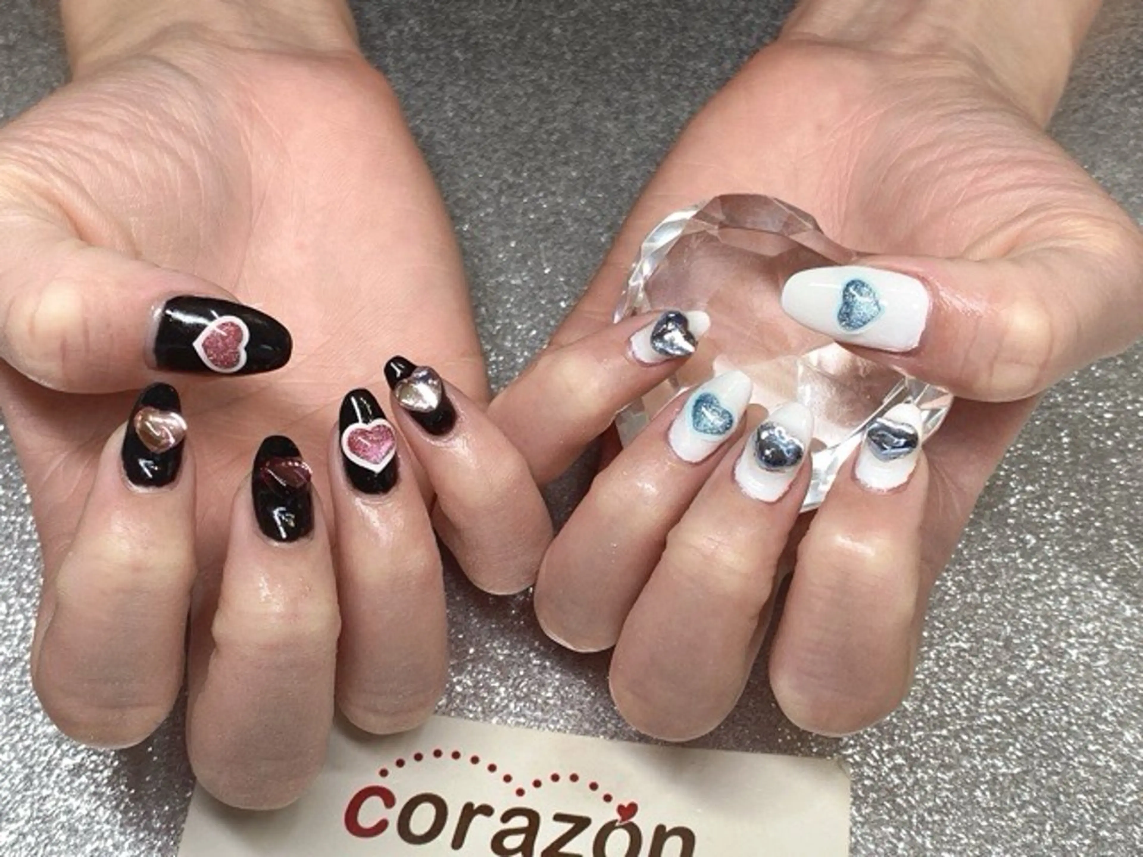 ネイル ハート マグネットネイル ぷっくりネイル ストーンネイル corazon所属・ネイリスト aicoのネイルデザイン