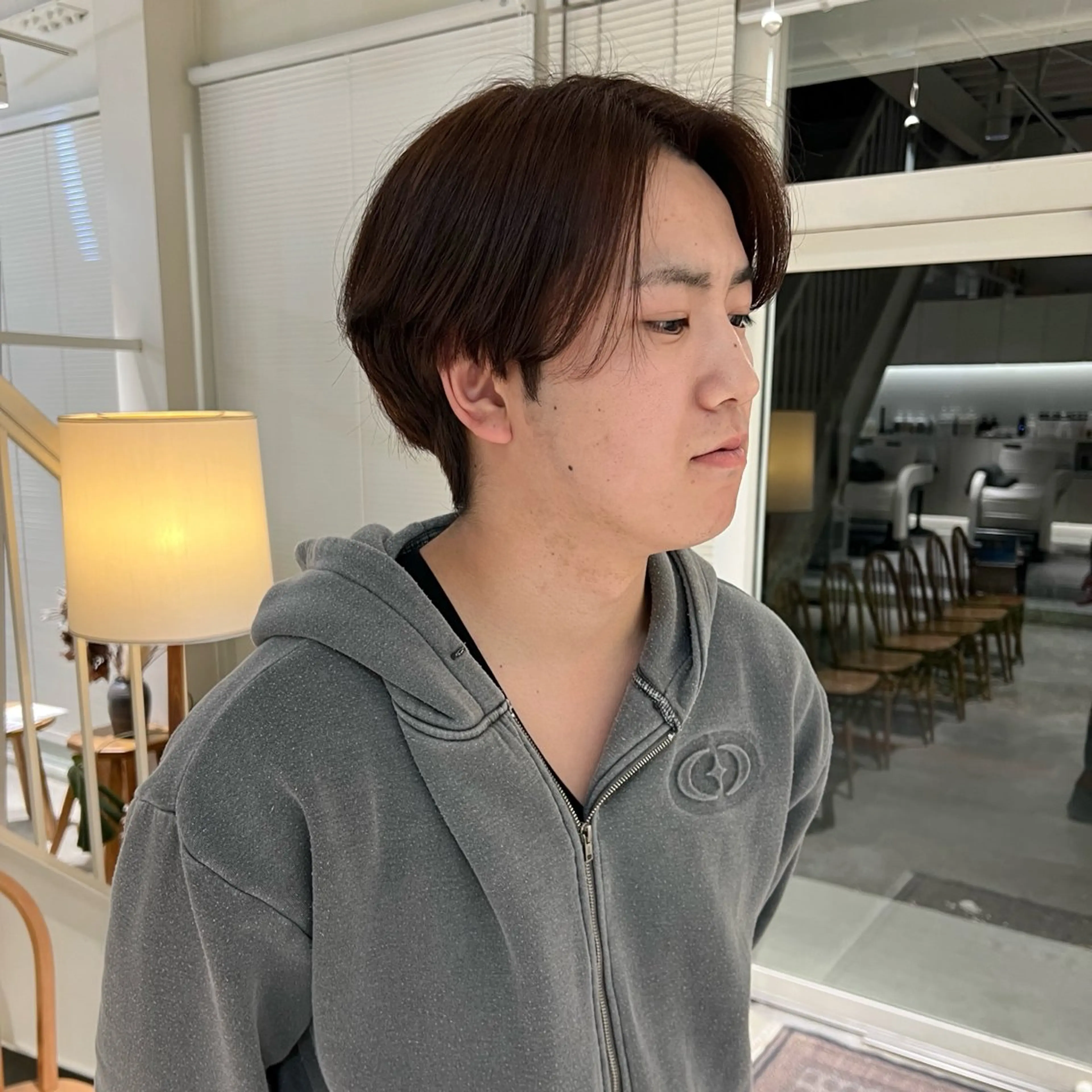 カラー メンズ ブラウンカラー ナチュラルブラウン ヘアカラー 周東 芽依のヘアスタイル