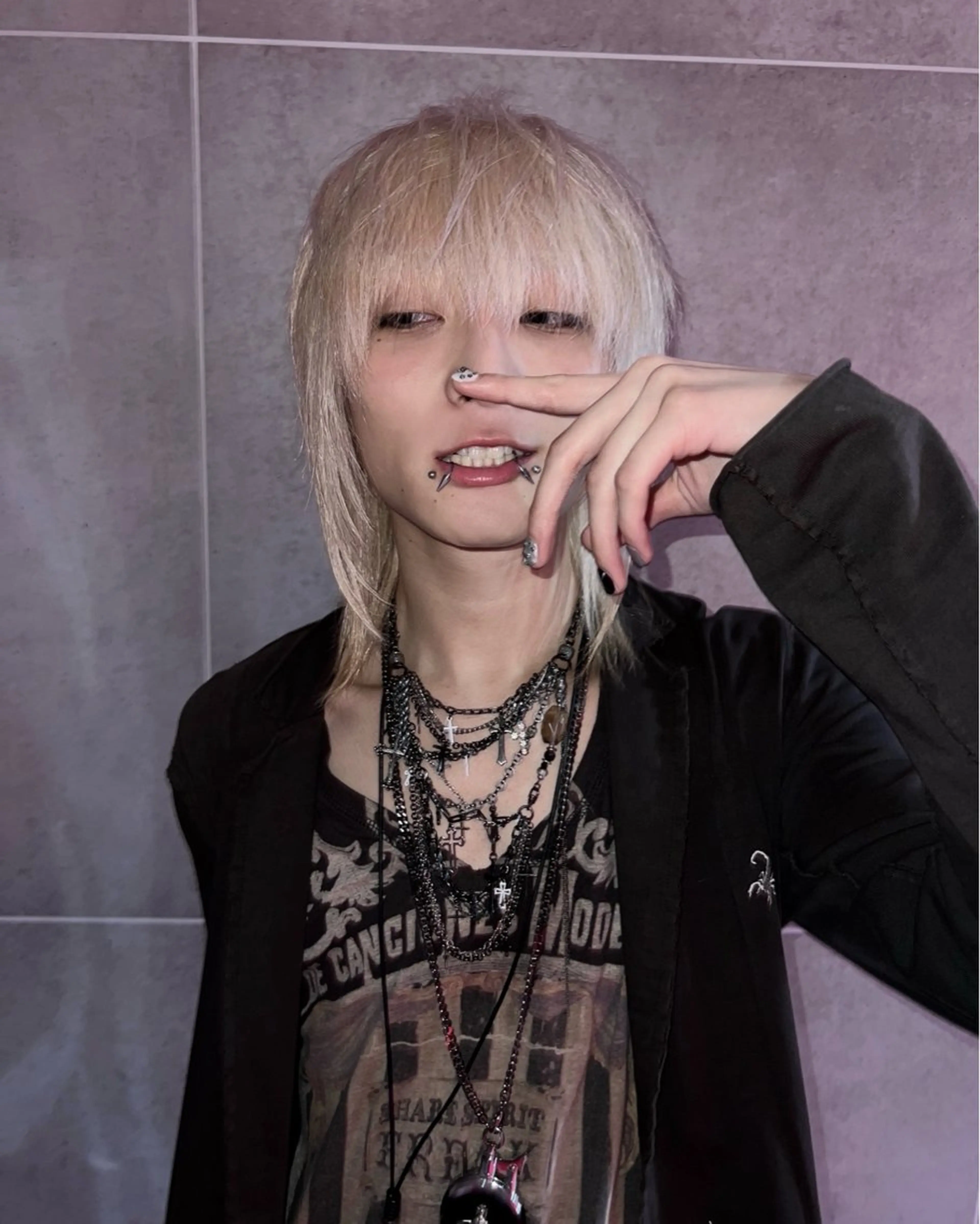 ミディアム ヘアカラー トリートメント AIRA/ブリーチ /透明感カラーのヘアスタイル