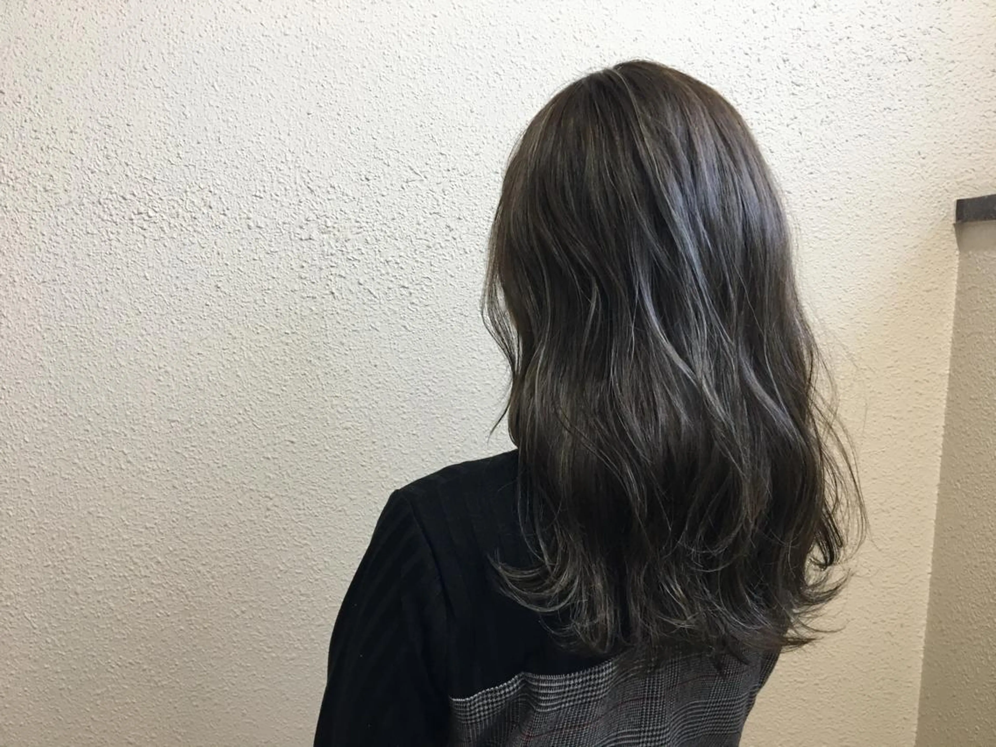 セミロング カラー ハイライトカラー 外国人風カラー ハイライト 半個室女性salon 🩰Natsumiのヘアスタイル