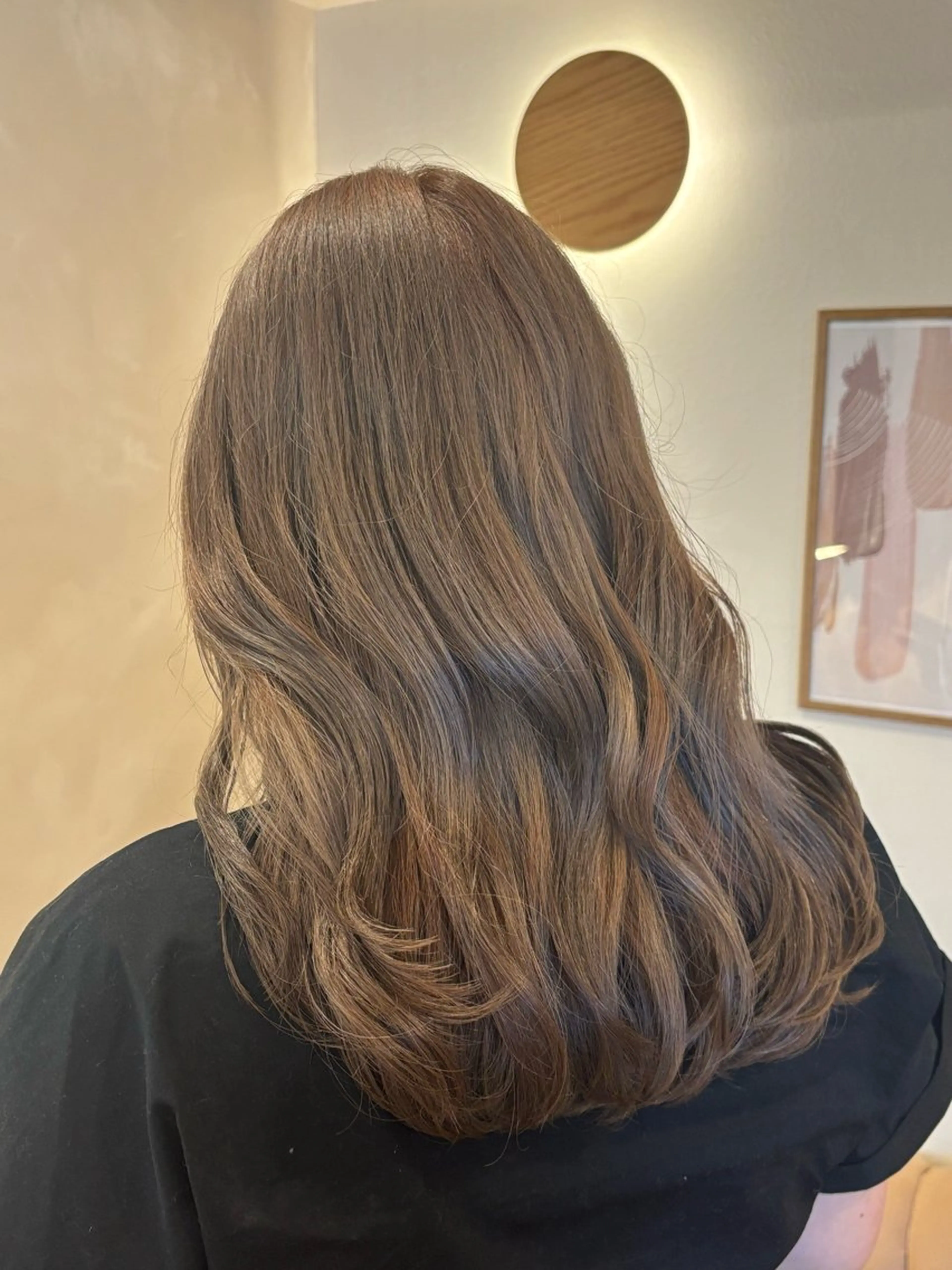 ミディアム カラー ベージュカラー ミルクティーベージュ ヘアカラー シンバヒナノ/パーマ レイヤーカット/ボブのヘアスタイル
