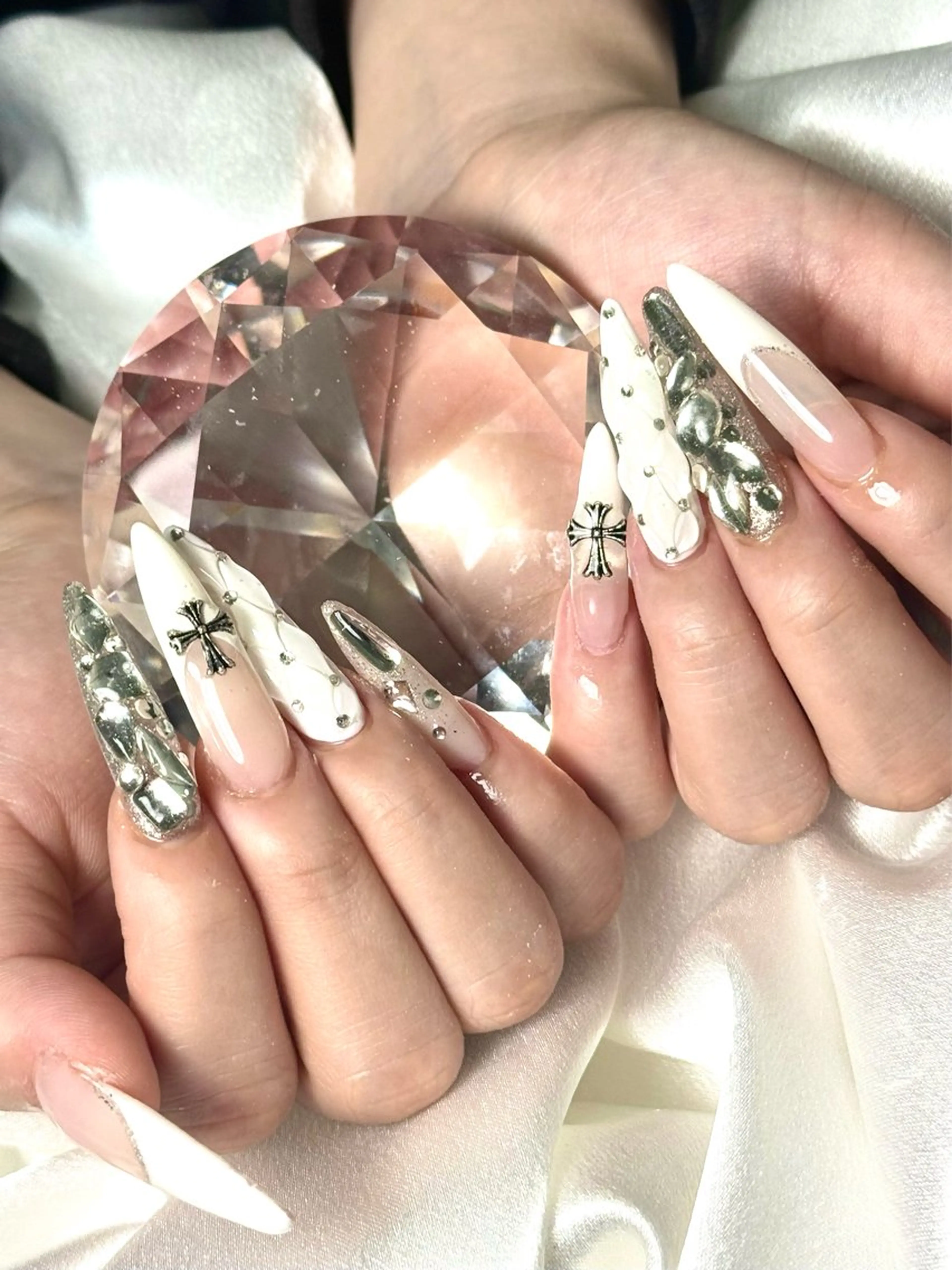 ネイル ハンドネイル ルシイ🎀新宿長さ 出しパーツ専門店のネイルデザイン