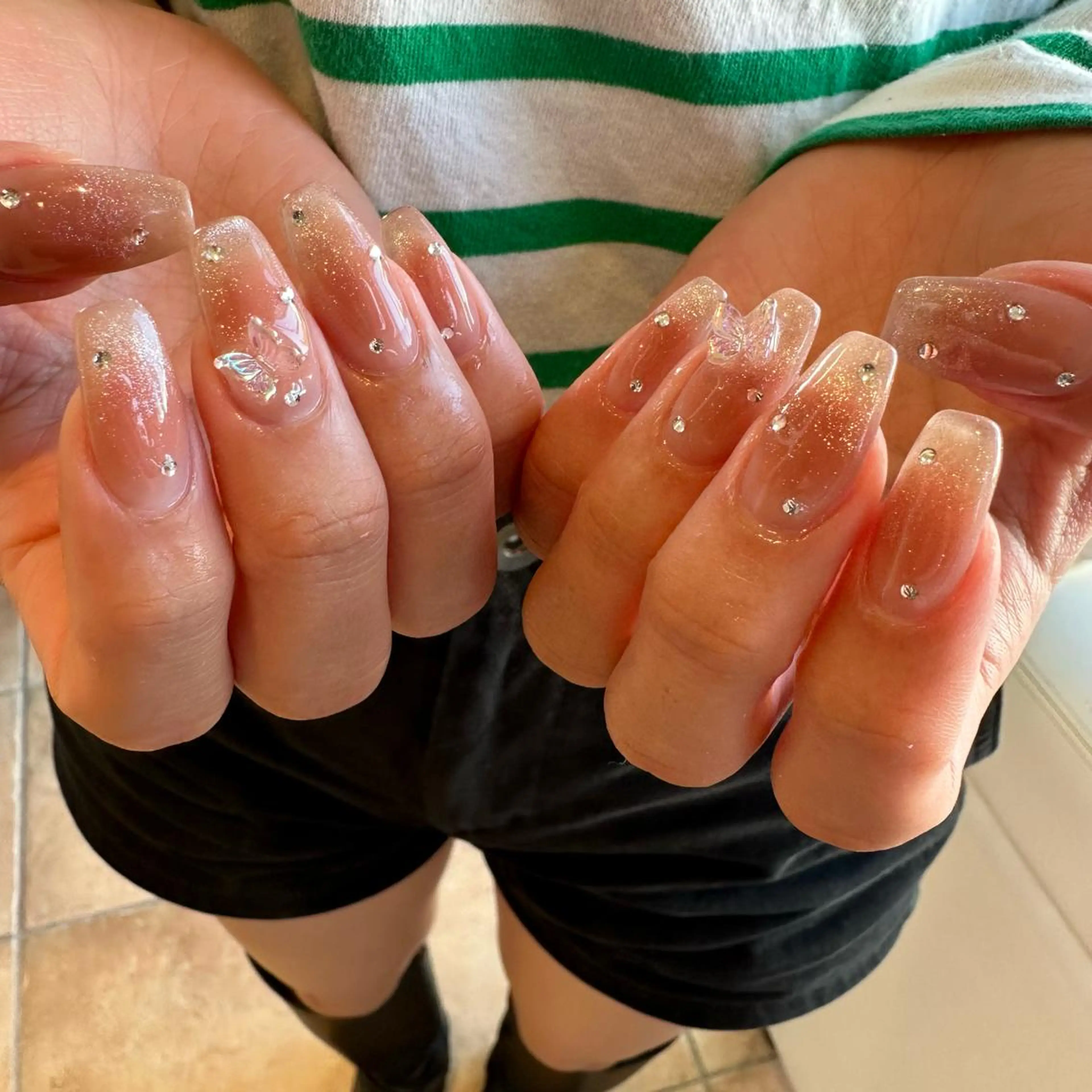 ネイル チークネイル ハンドネイル 佐藤 穂乃香のネイルデザイン