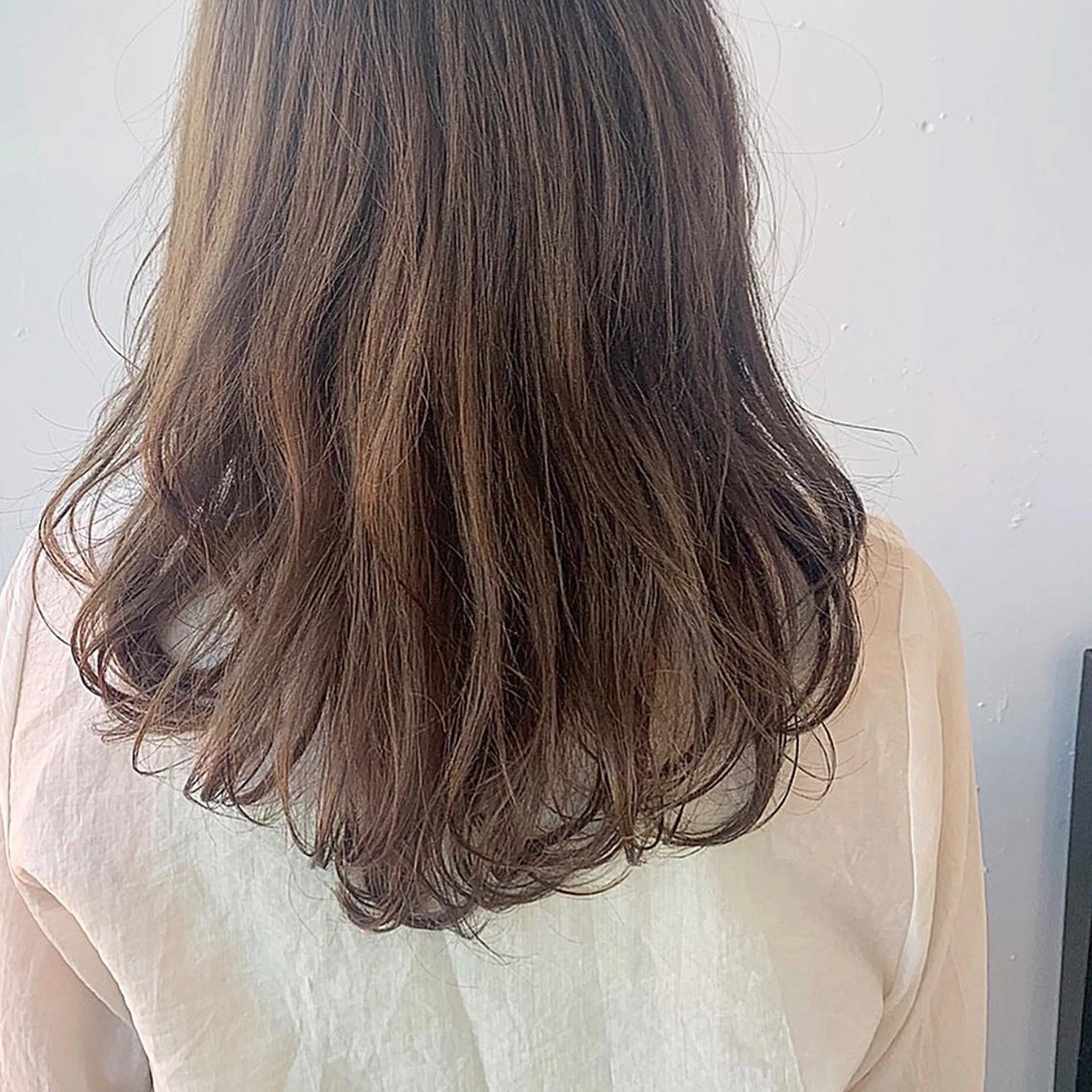 セミロング カラー ベージュカラー ブリーチ 透明感カラー ブリーチなしカラー ヘアカラー トリートメント Sana / 韓国ヘア / カラーのヘアスタイル