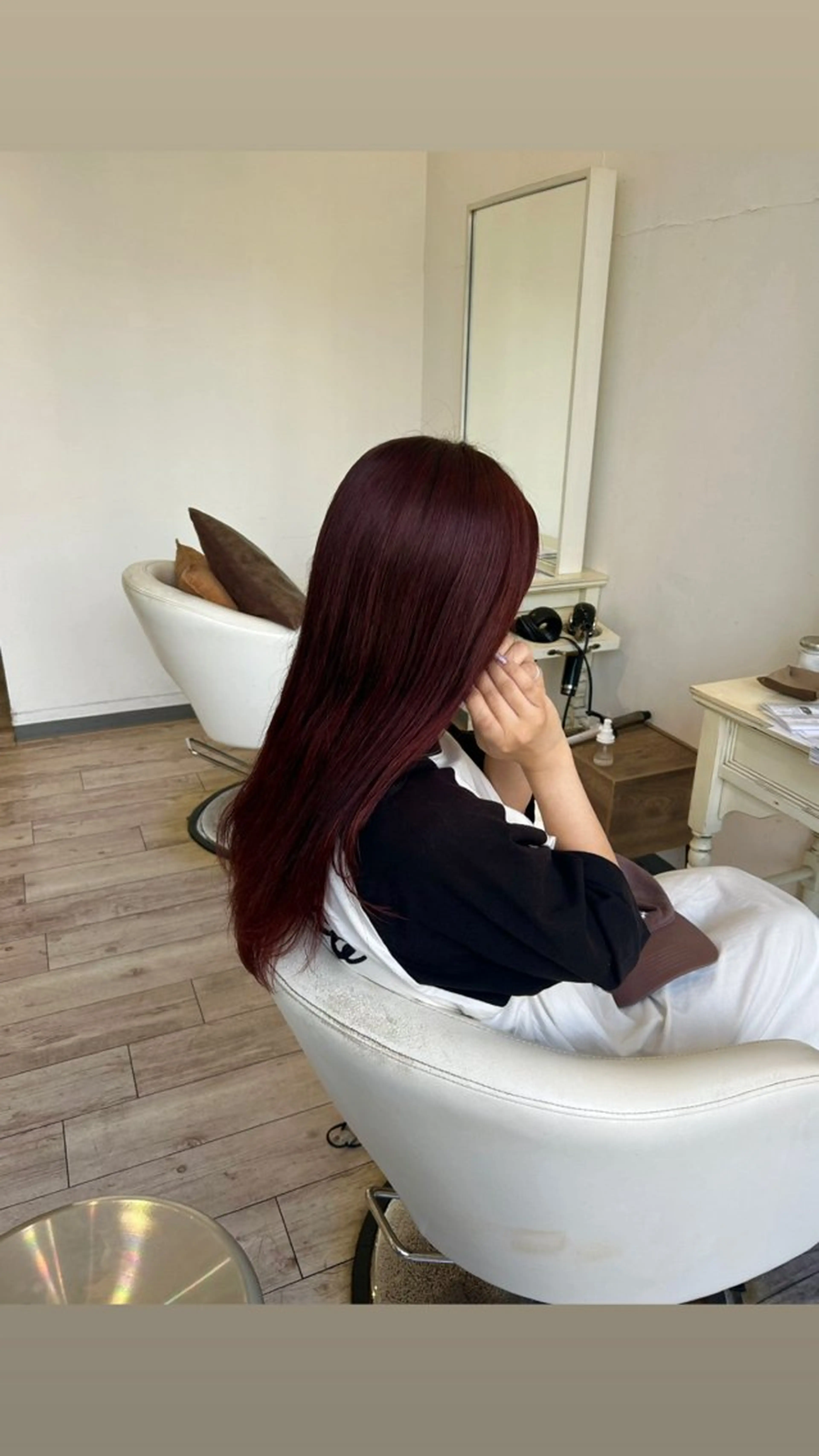 カラー ボルドーカラー 小川 鈴佳のヘアスタイル