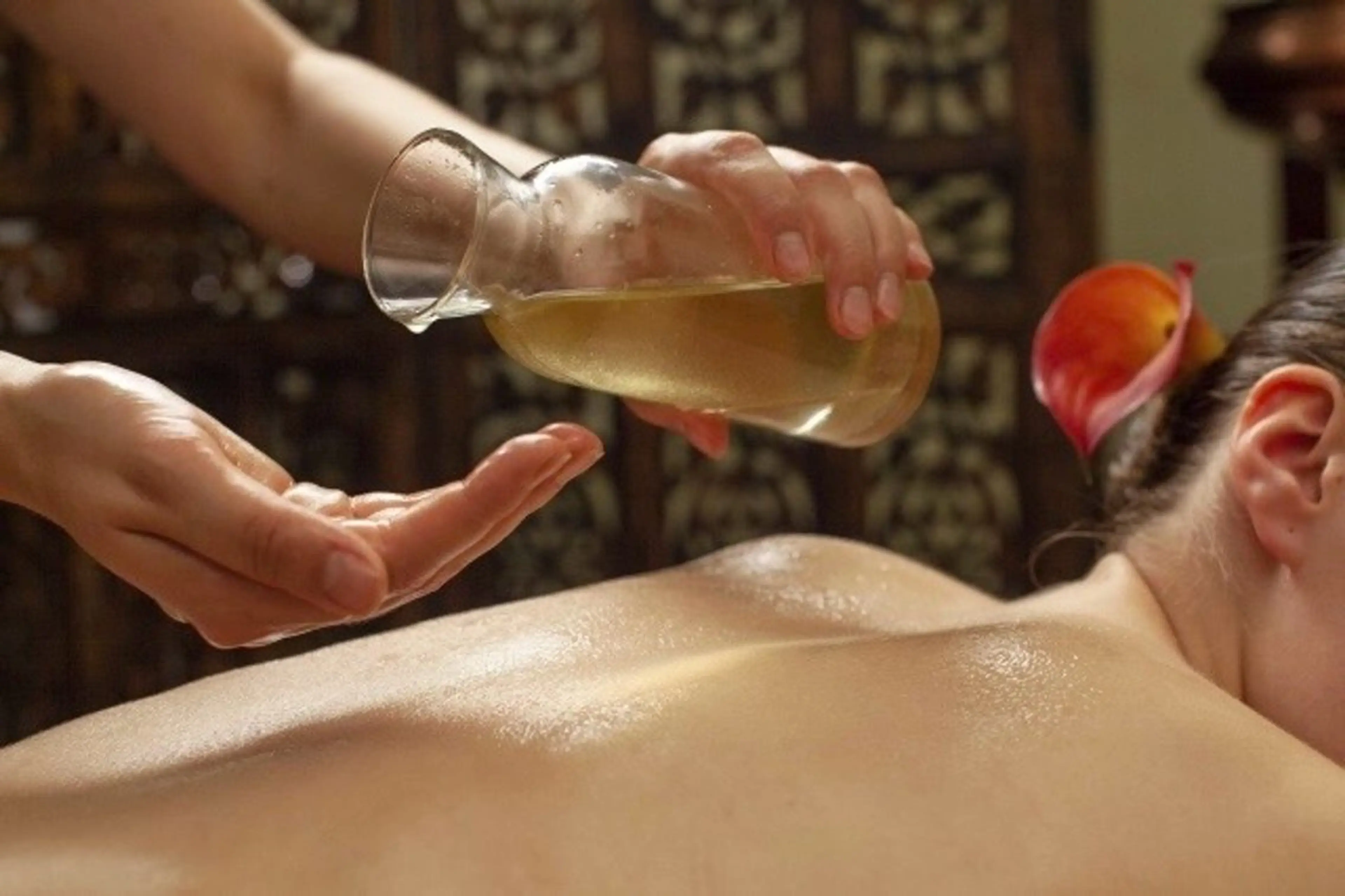 【至福のフルコース]ツボボディマッサージ60＋アーユルヴェーダオイルトリートメント70＋小顔コルギ30計160分の写真