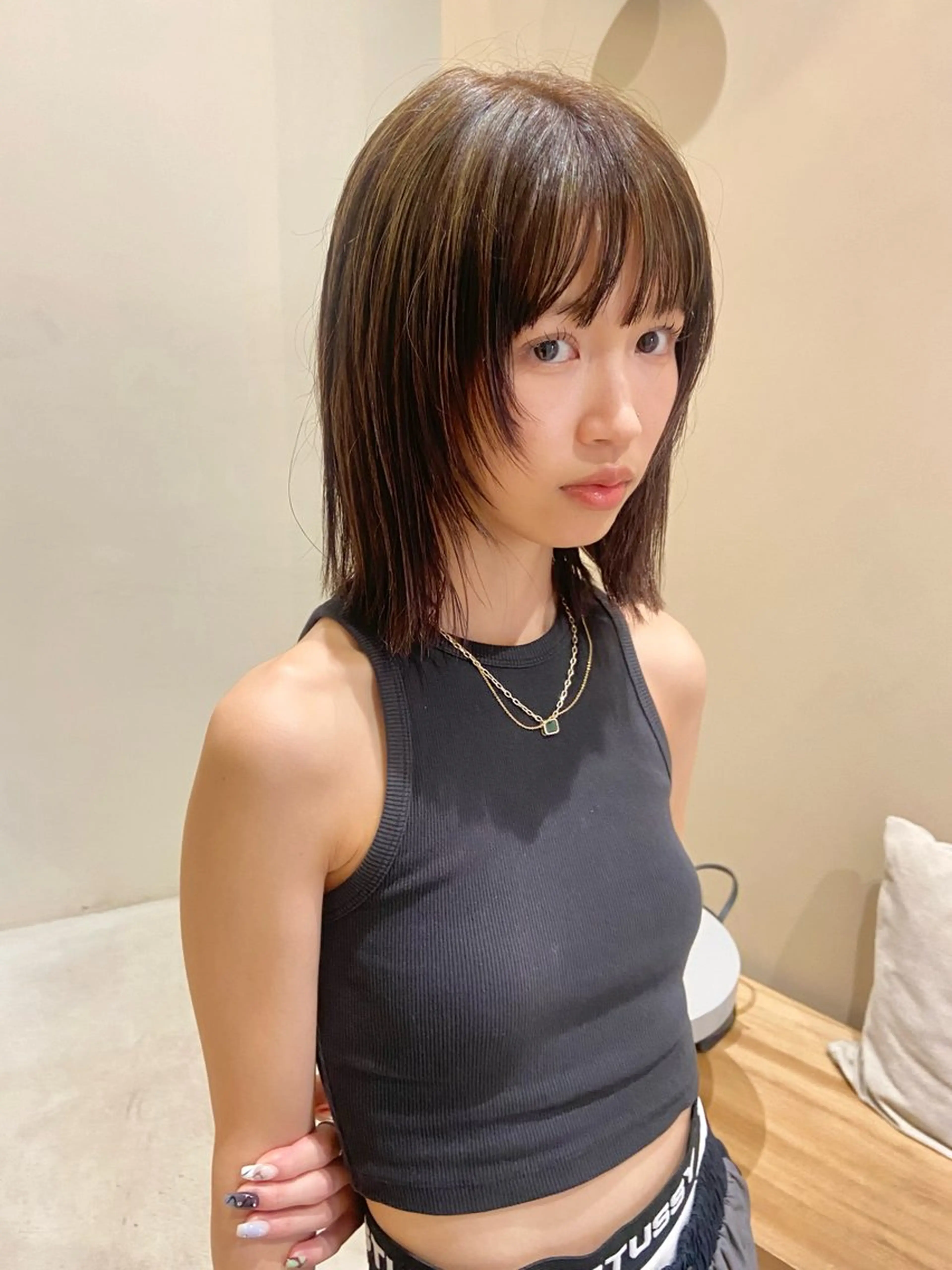 ショート カラー アカツ ミナのヘアスタイル