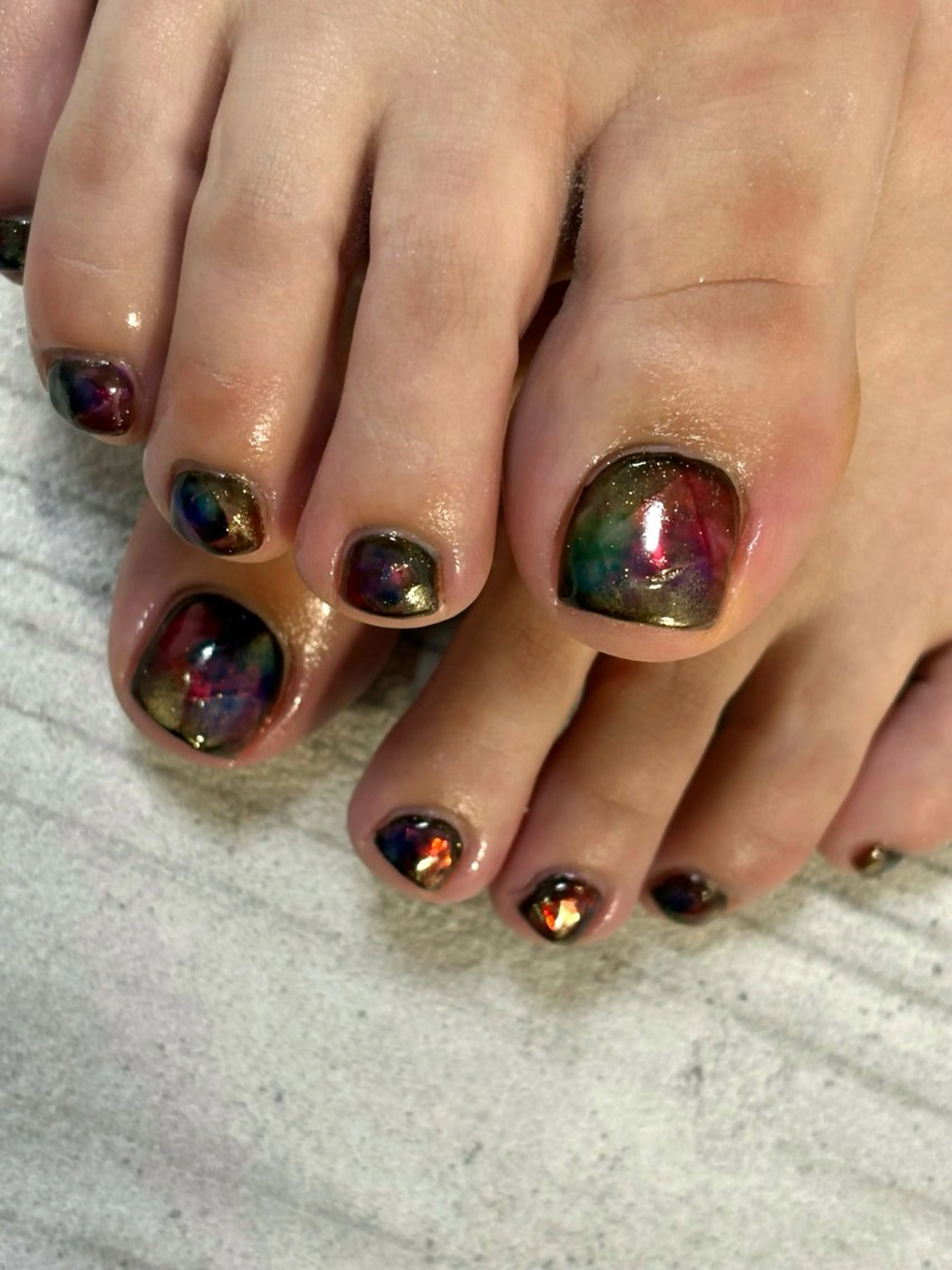 ネイル オーロラネイル フットネイル ニュアンスネイル フットネイル FIORITURA Maikoのネイルデザイン