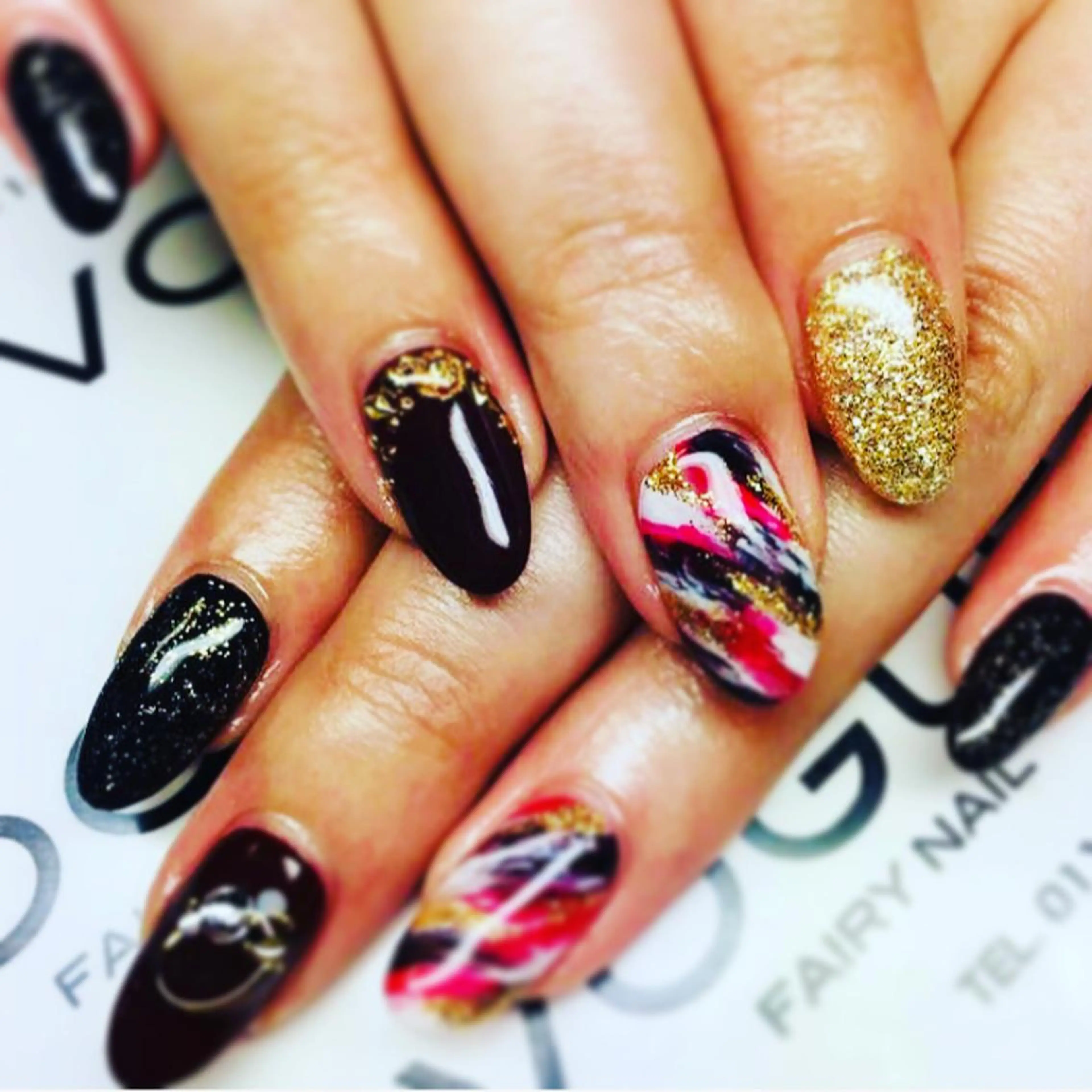 ネイル ゴールド ラメ(グリッター) ニュアンスネイル ハンドネイル VOGUE ×SWANのネイルデザイン