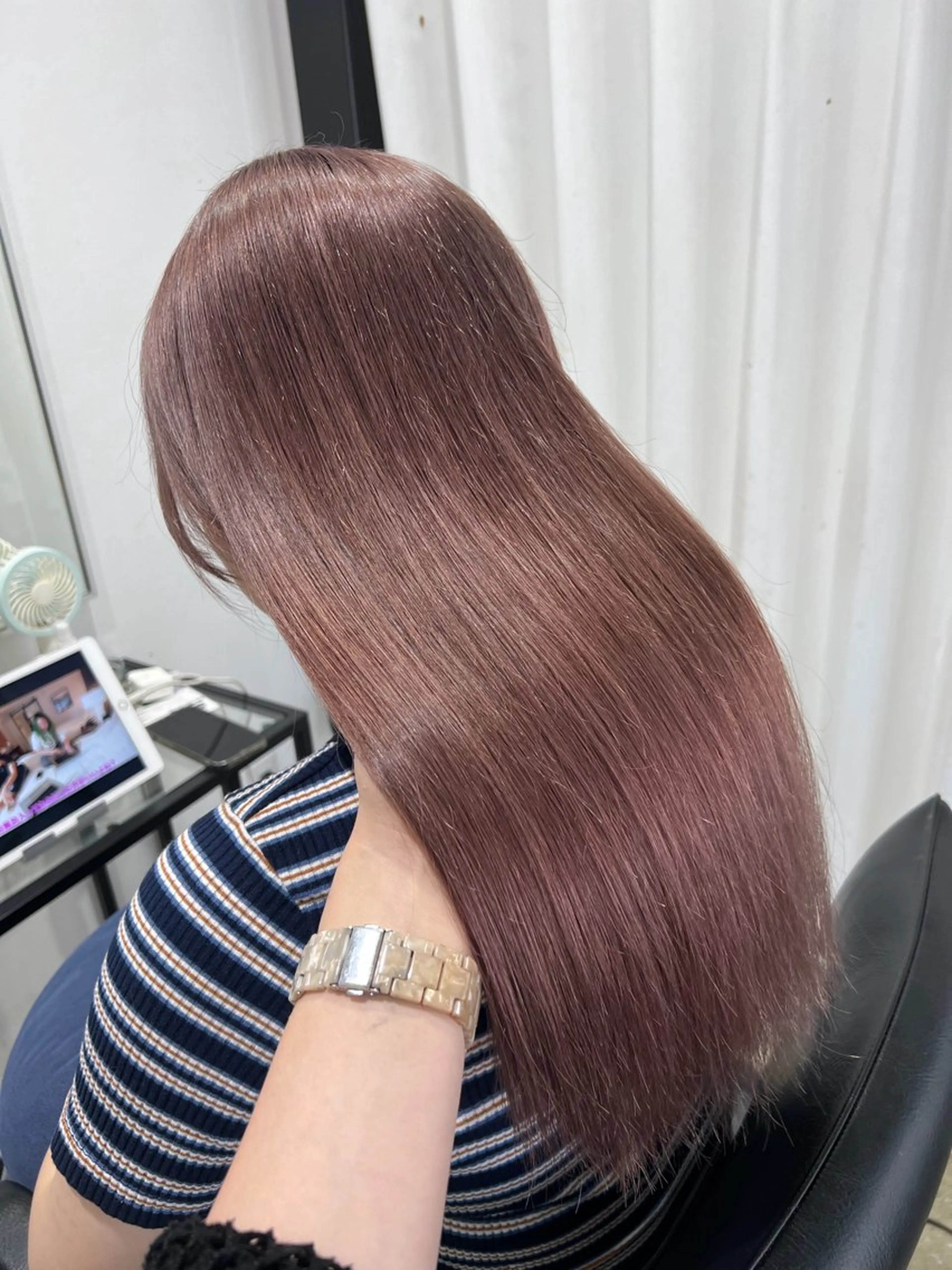 セミロング カット ヘアカラー ヨシオカ マオのヘアスタイル