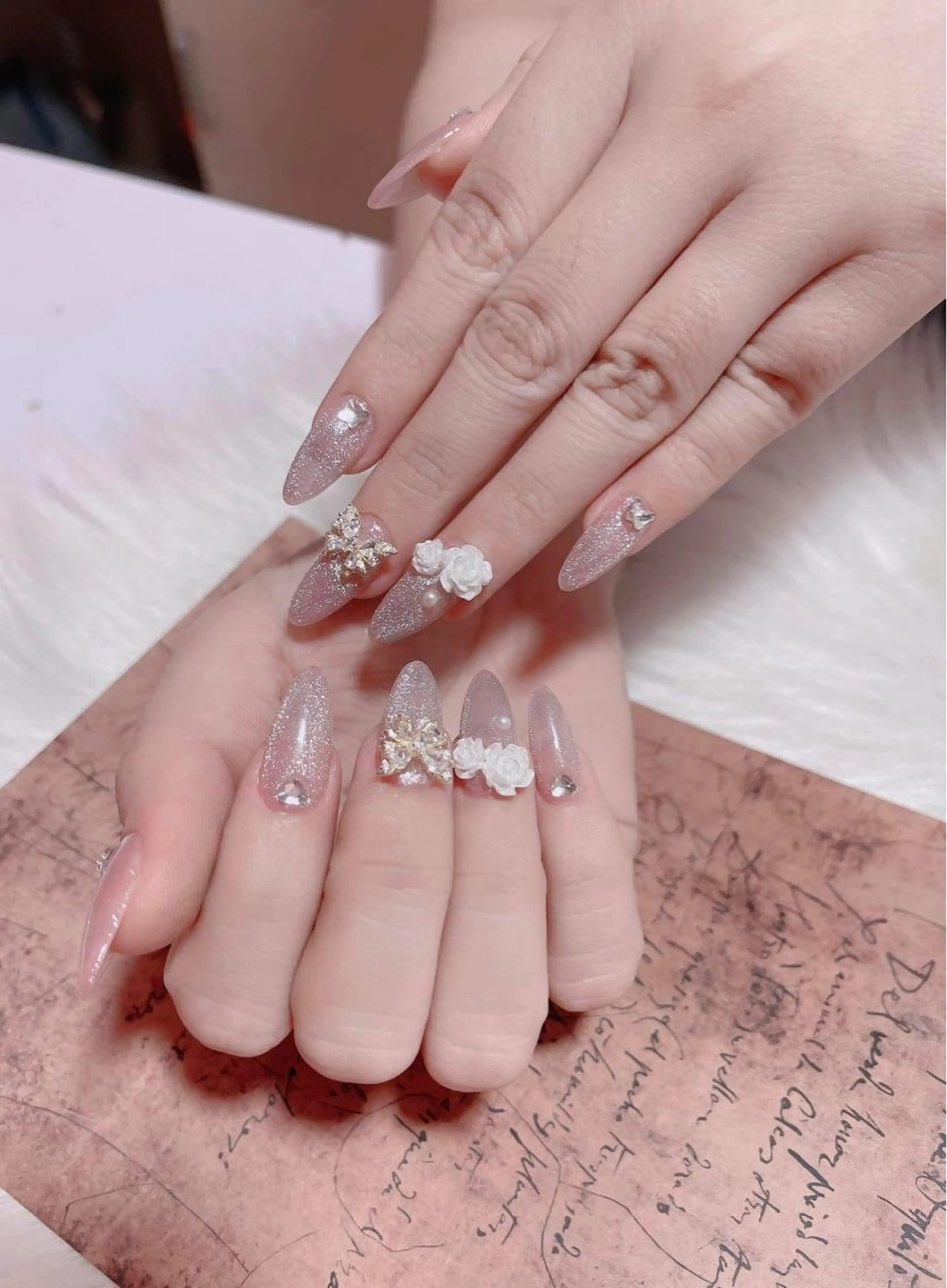 ネイル チークネイル フレンチネイル グラデーション キラキラネイル 韓国ネイル ハンドネイル Minette nailHuongのネイルデザイン