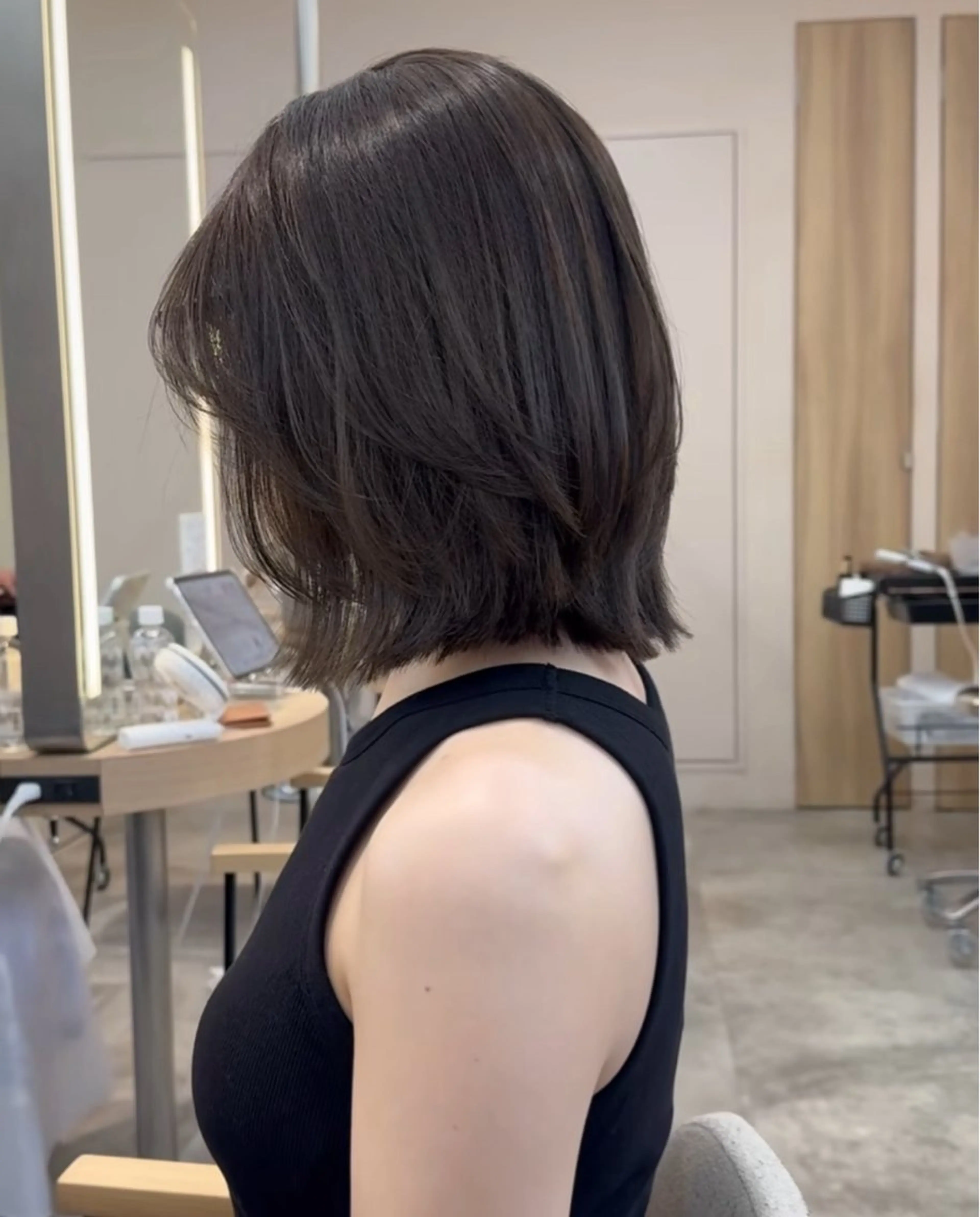 ミディアム レイヤーカット CLIQUE　有木 七虹のヘアスタイル