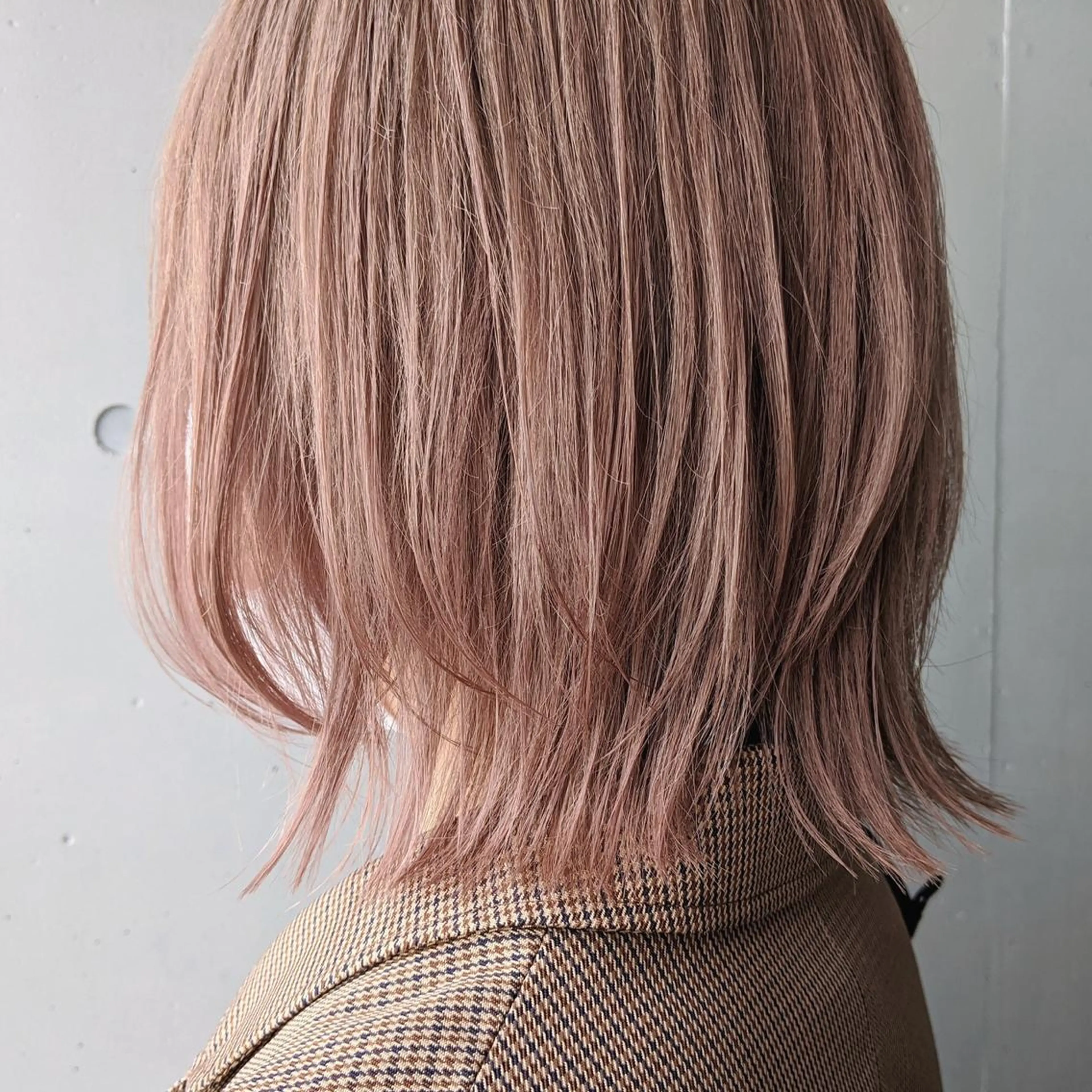 ショート カラー ヘアアレンジ ボブレイヤー ベージュカラー ブリーチ ピンクカラー ピンクベージュ カット ヘアカラー トリートメント kitin  吉祥寺 山岸花のヘアスタイル