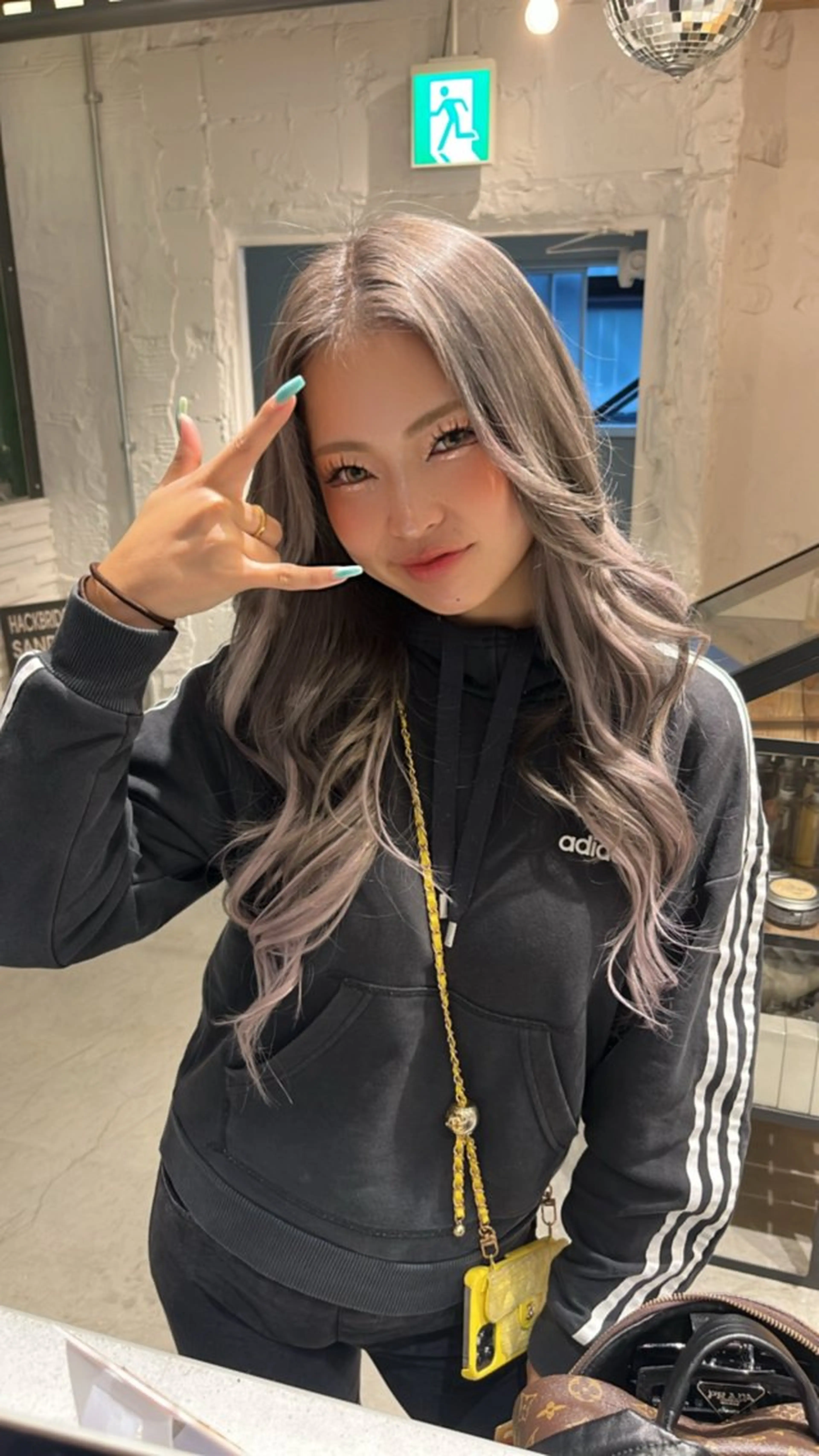 ロング カラー ベージュカラー ブリーチ ケアブリーチ デザインカラー ダブルカラー ヘアカラー トリートメント nameless髪質 改善ブリーチ心斎橋のヘアスタイル