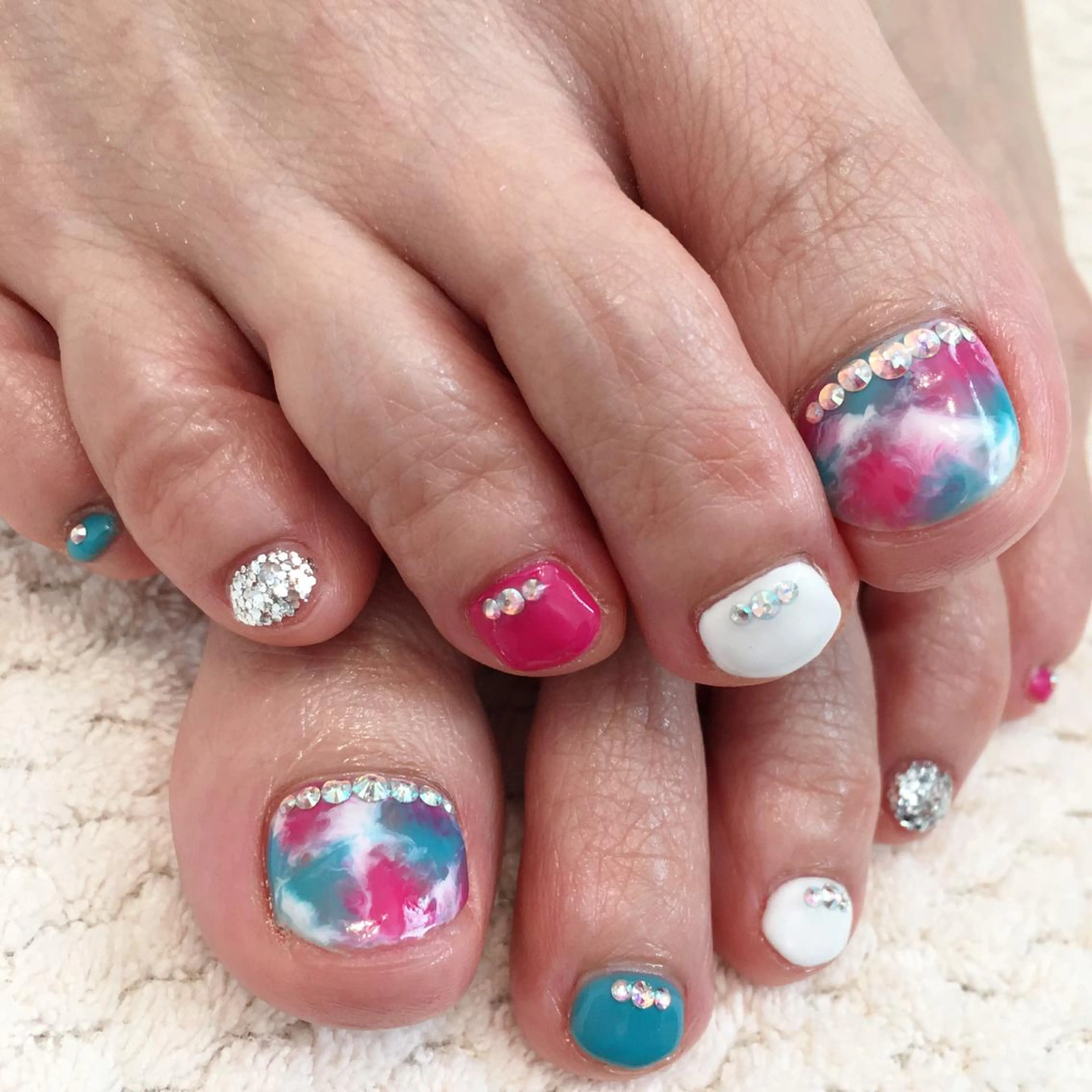 フット🎀両親指のみアート(オフ無し)何色でも🆗の写真