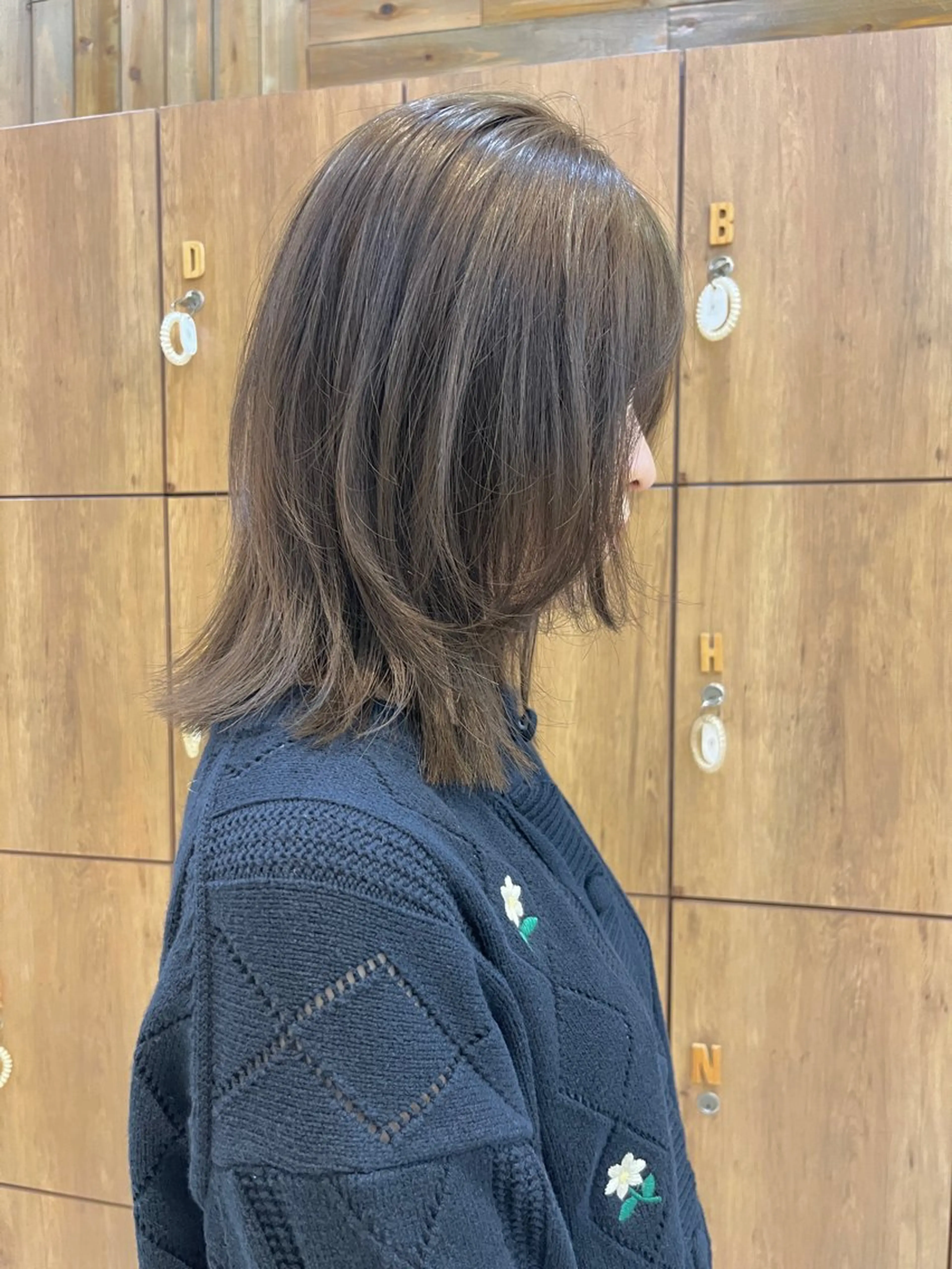 ミディアム カラー ボブレイヤー ベージュカラー グレージュ オリーブベージュ オリーブグレージュ カット ヘアカラー 黒田瀬奈/ボブ まろやかベージュのヘアスタイル