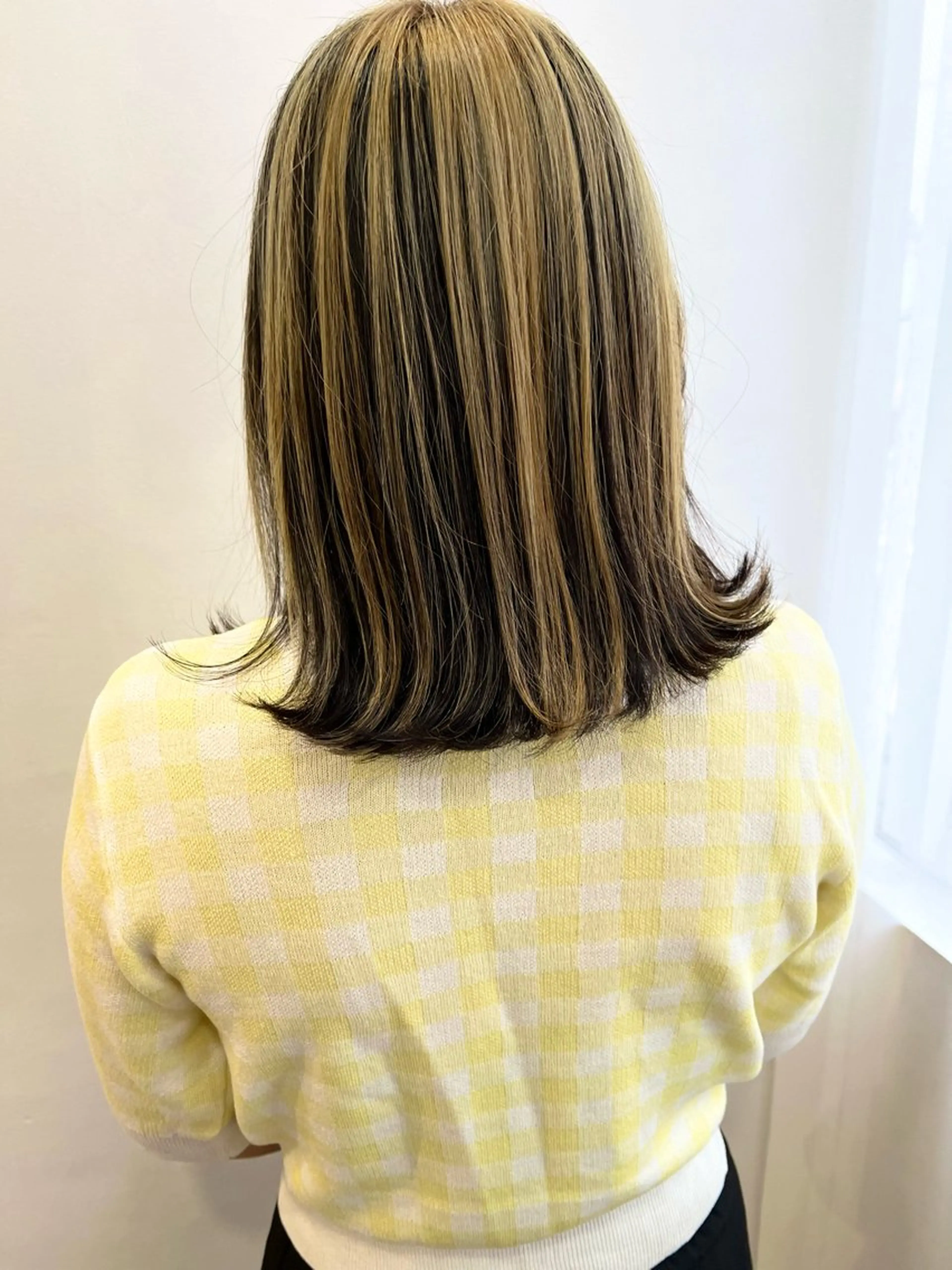 ミディアム カラー ブリーチ インナーカラー ヘアカラー トリートメント タカハシ ハヤトのヘアスタイル