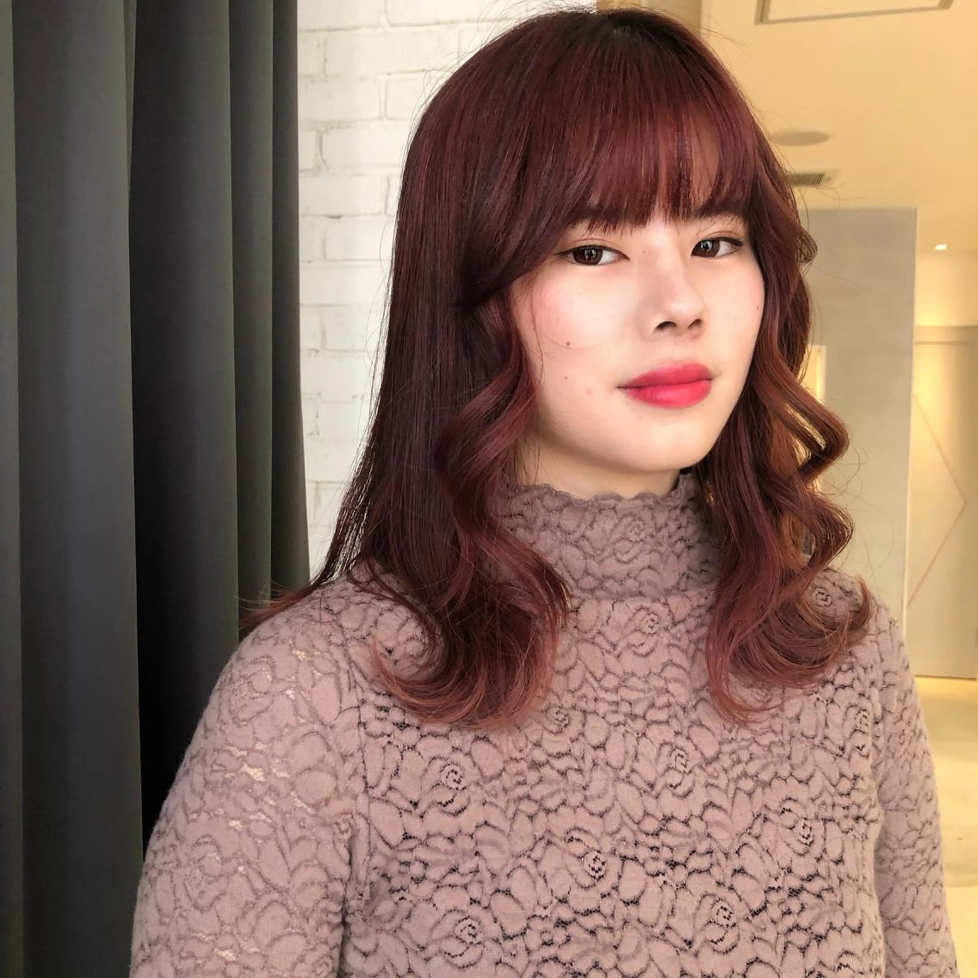 セミロング カラー ハイライトカラー レッドカラー ハイライト 韓国風ヘア ORIKA 美容室のヘアスタイル