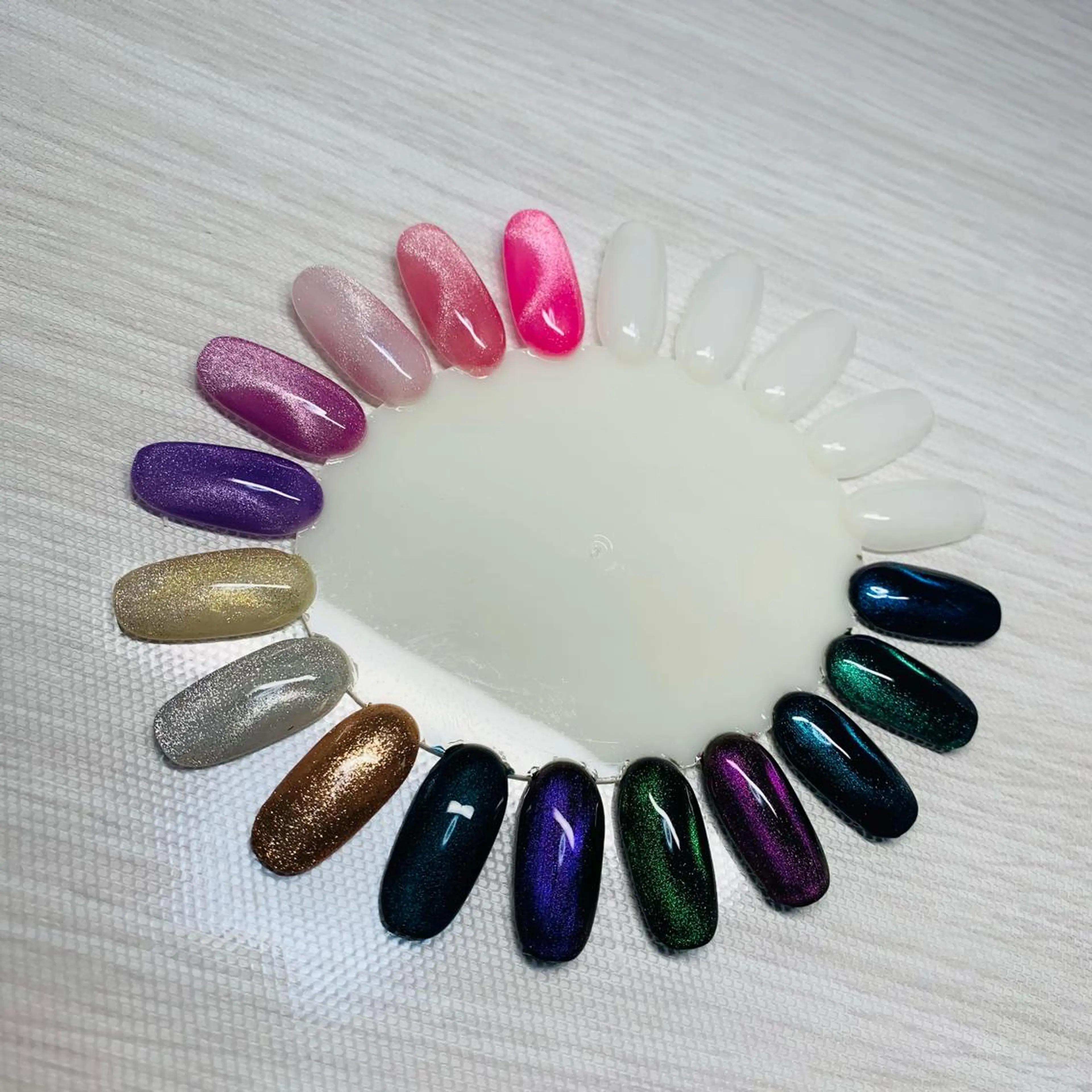 ネイル マグネットネイル Nailsalon Spina 琴美のネイルデザイン