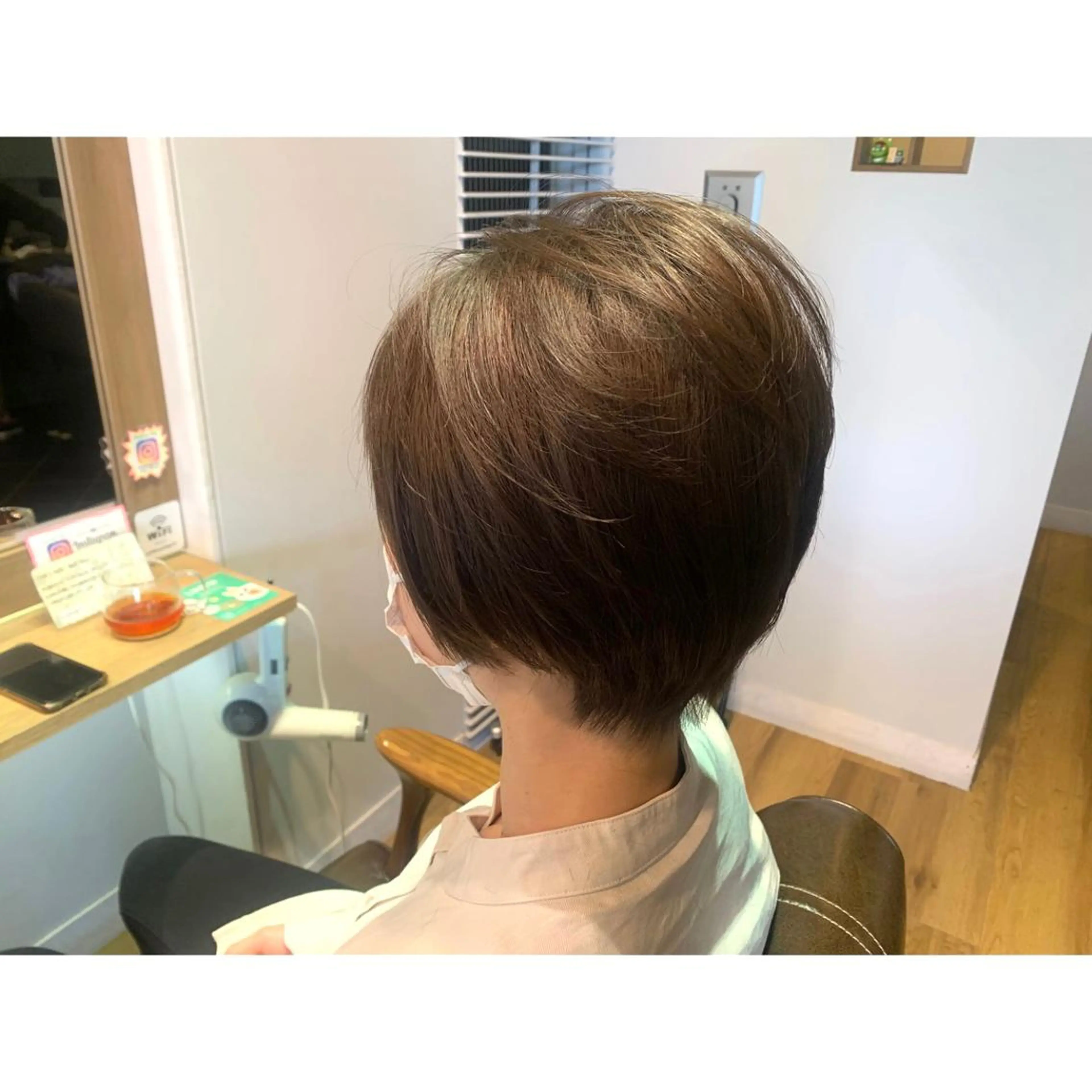 ショート カラー グレージュ ヘアカラー トリートメント ツキダテ ユイのヘアスタイル